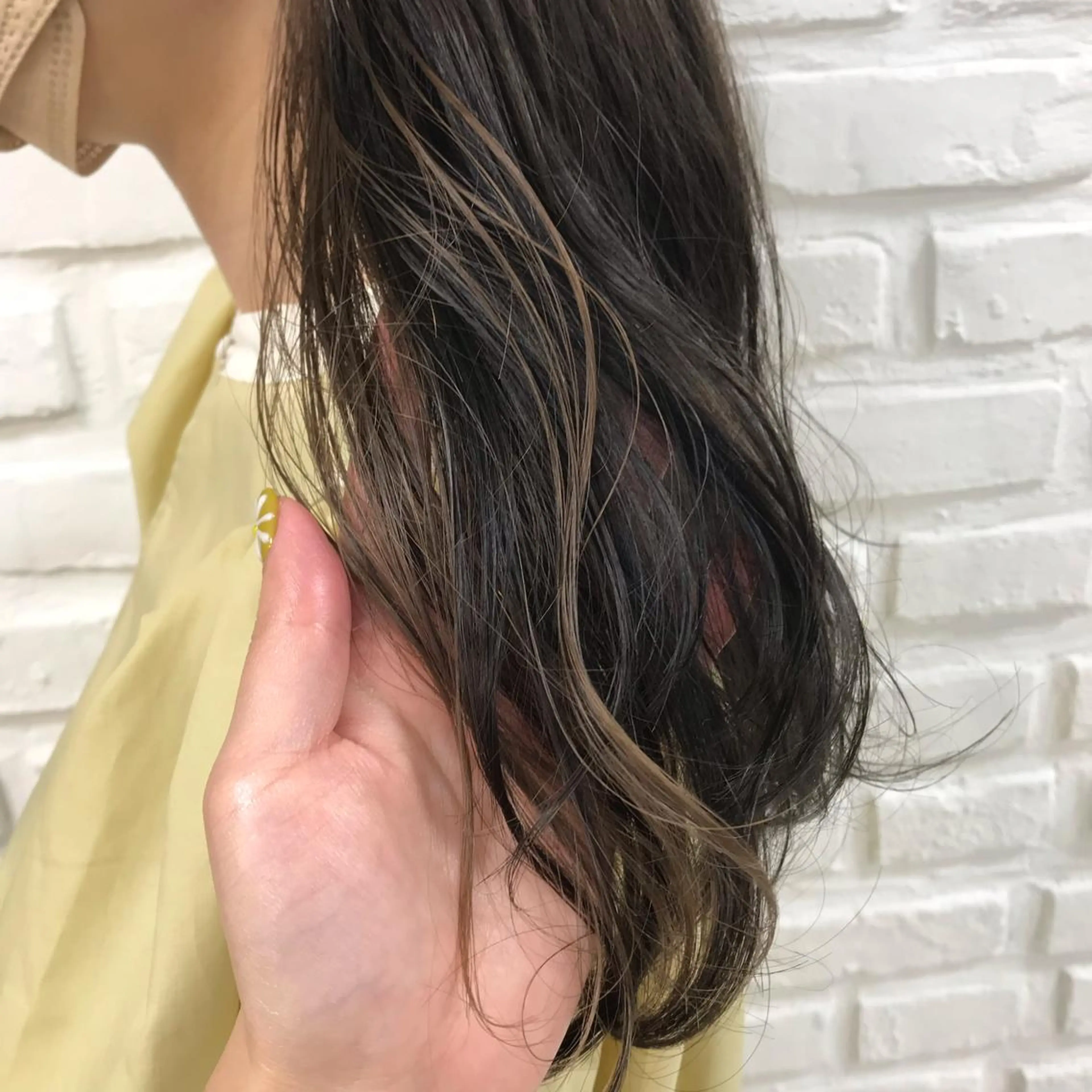 ロング カラー ベージュカラー イヤリングカラー グレージュ イルミナカラー ヘアカラー トリートメント 暖色カラー🌹 中山由梨のヘアスタイル