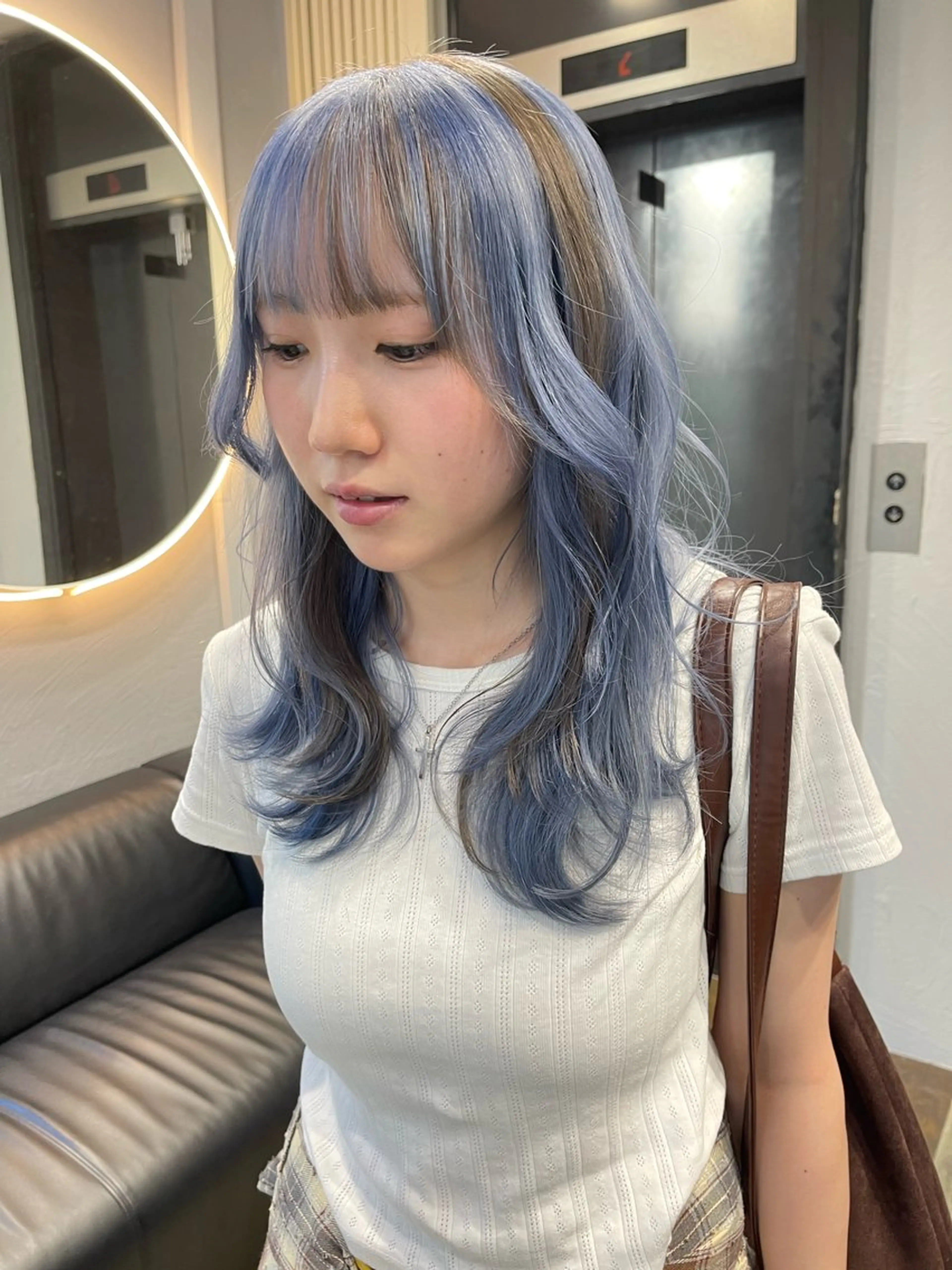 セミロング カラー ベージュカラー ブリーチ ケアブリーチ デザインカラー ダブルカラー カット ヘアカラー トリートメント 宮崎　達也 ブリーチ／レイヤーのヘアスタイル