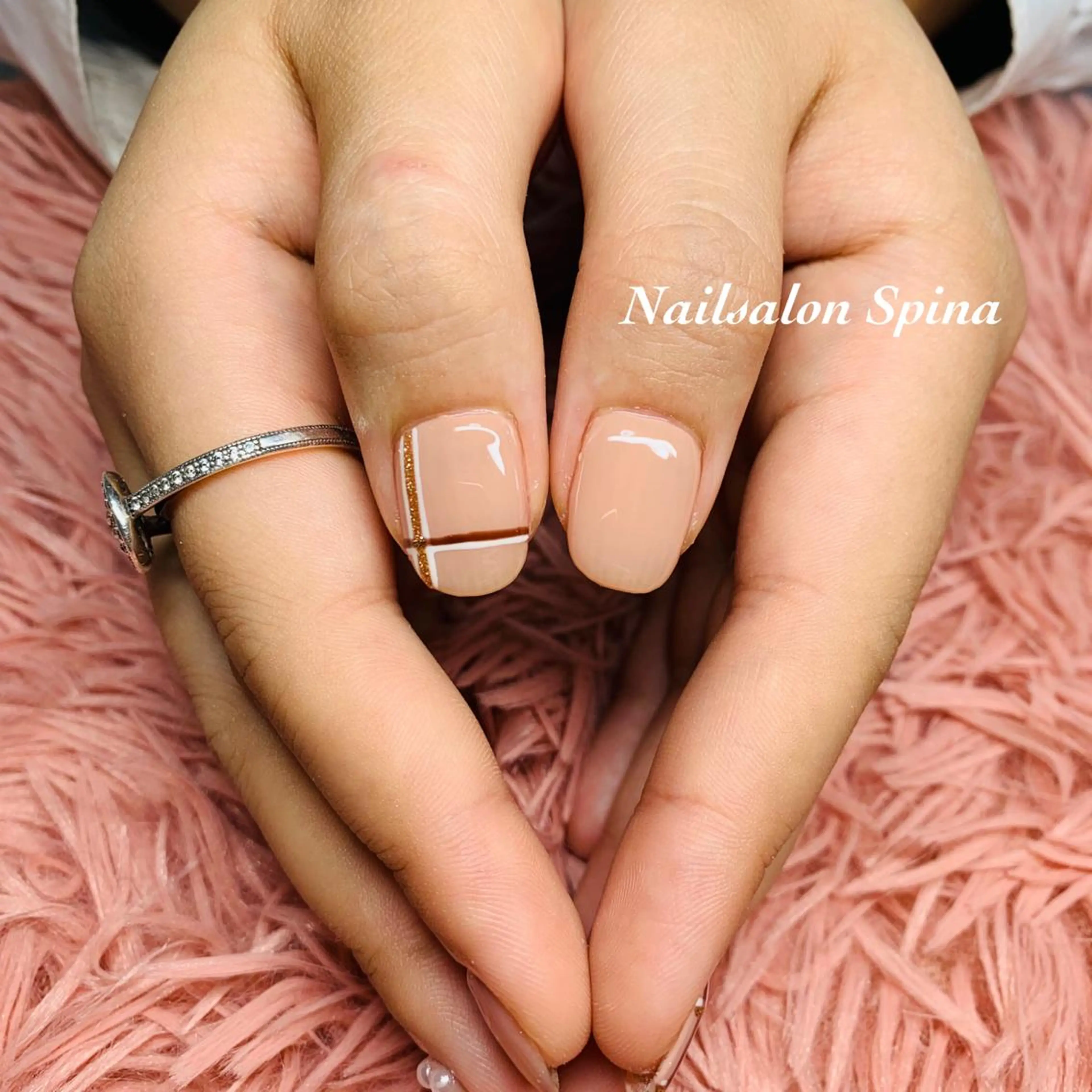 ネイル アートネイル ジェルネイル ラメ(グリッター) ピンク ピンクベージュ Nailsalon Spina 琴美のネイルデザイン