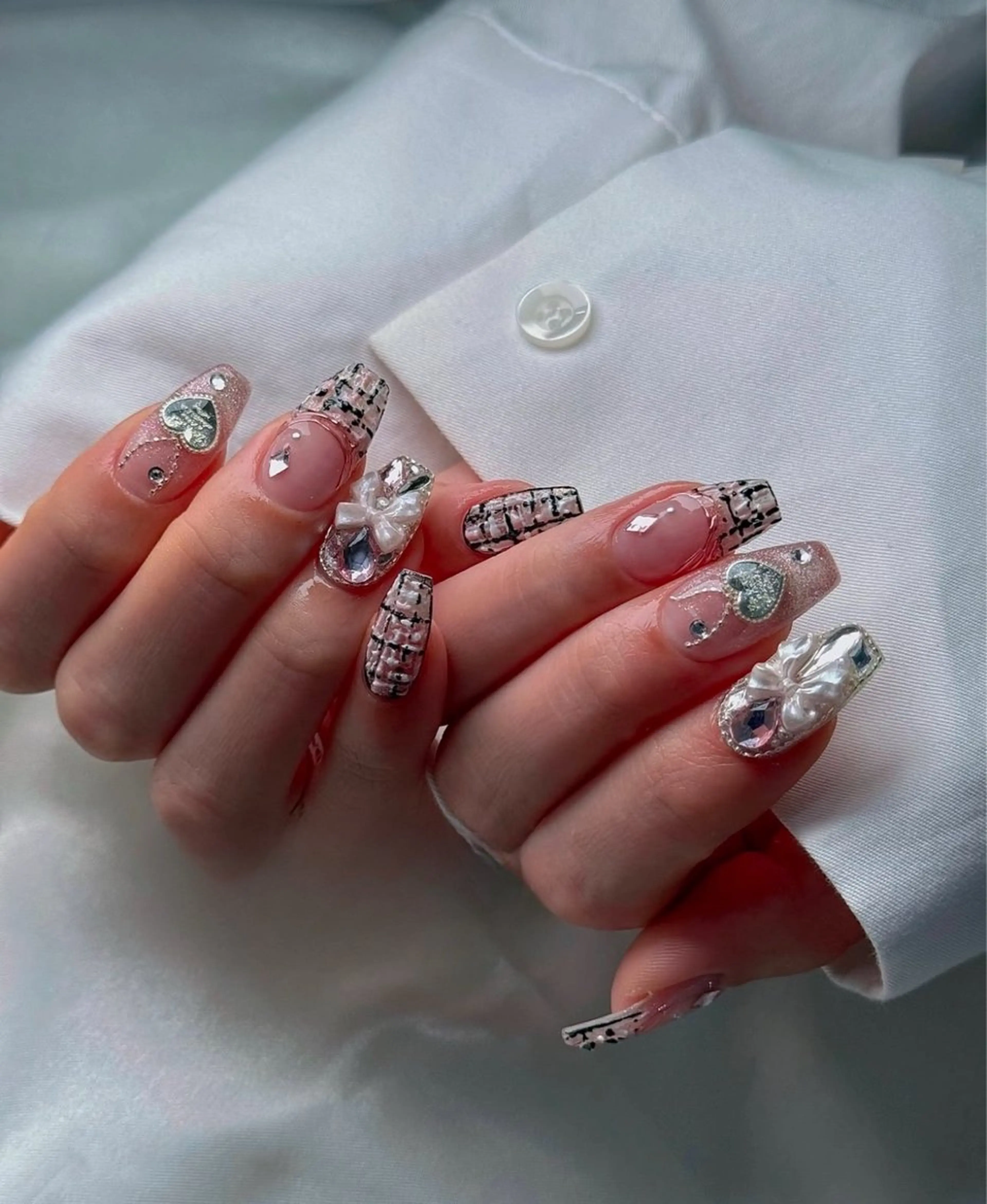 ネイル フレンチネイル キラキラネイル マグネットネイル ミラーネイル ニュアンスネイル ハンドネイル Lyn TA Nailのネイルデザイン