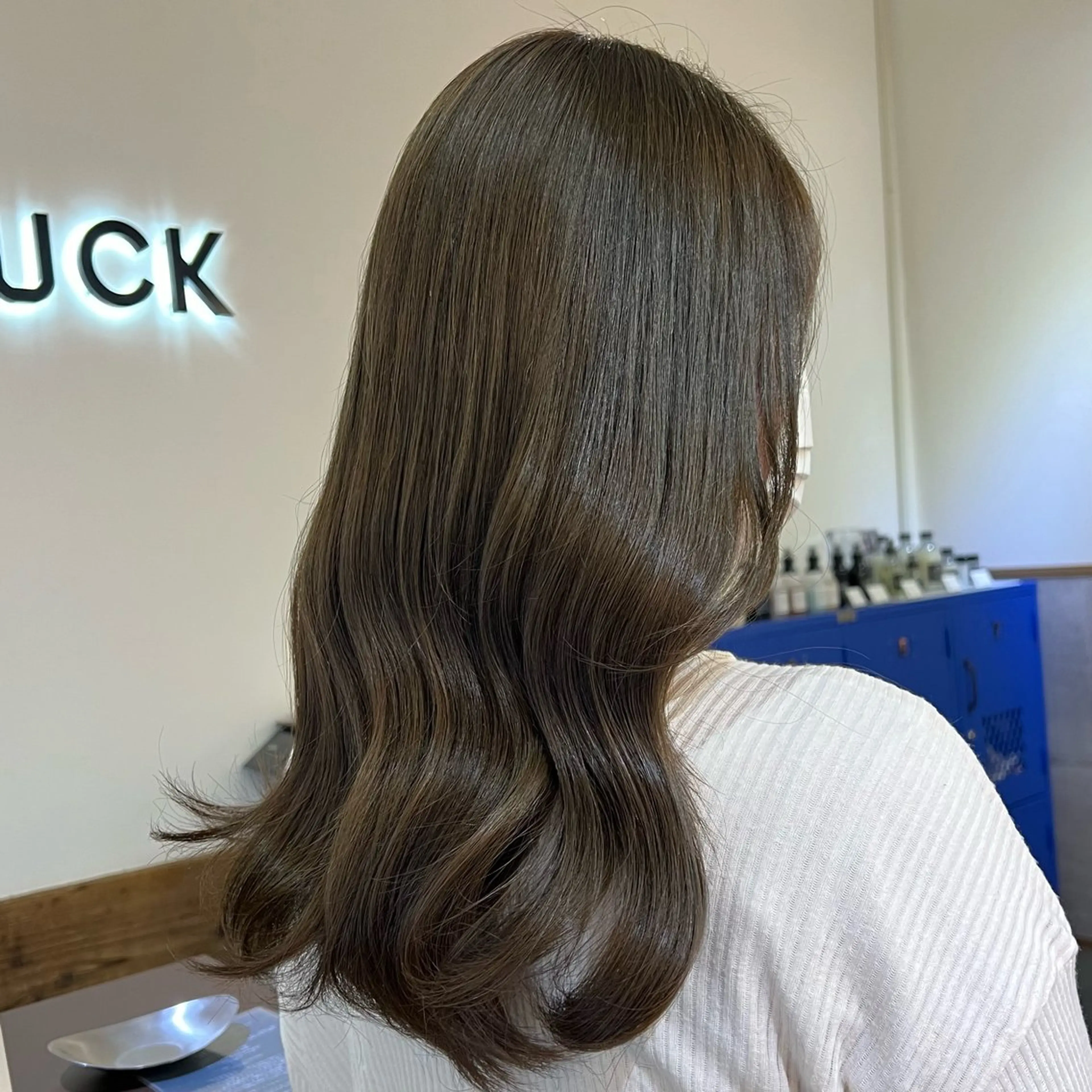 カラー ベージュカラー オリーブベージュ イシイ ハルナ 🤍のヘアスタイル