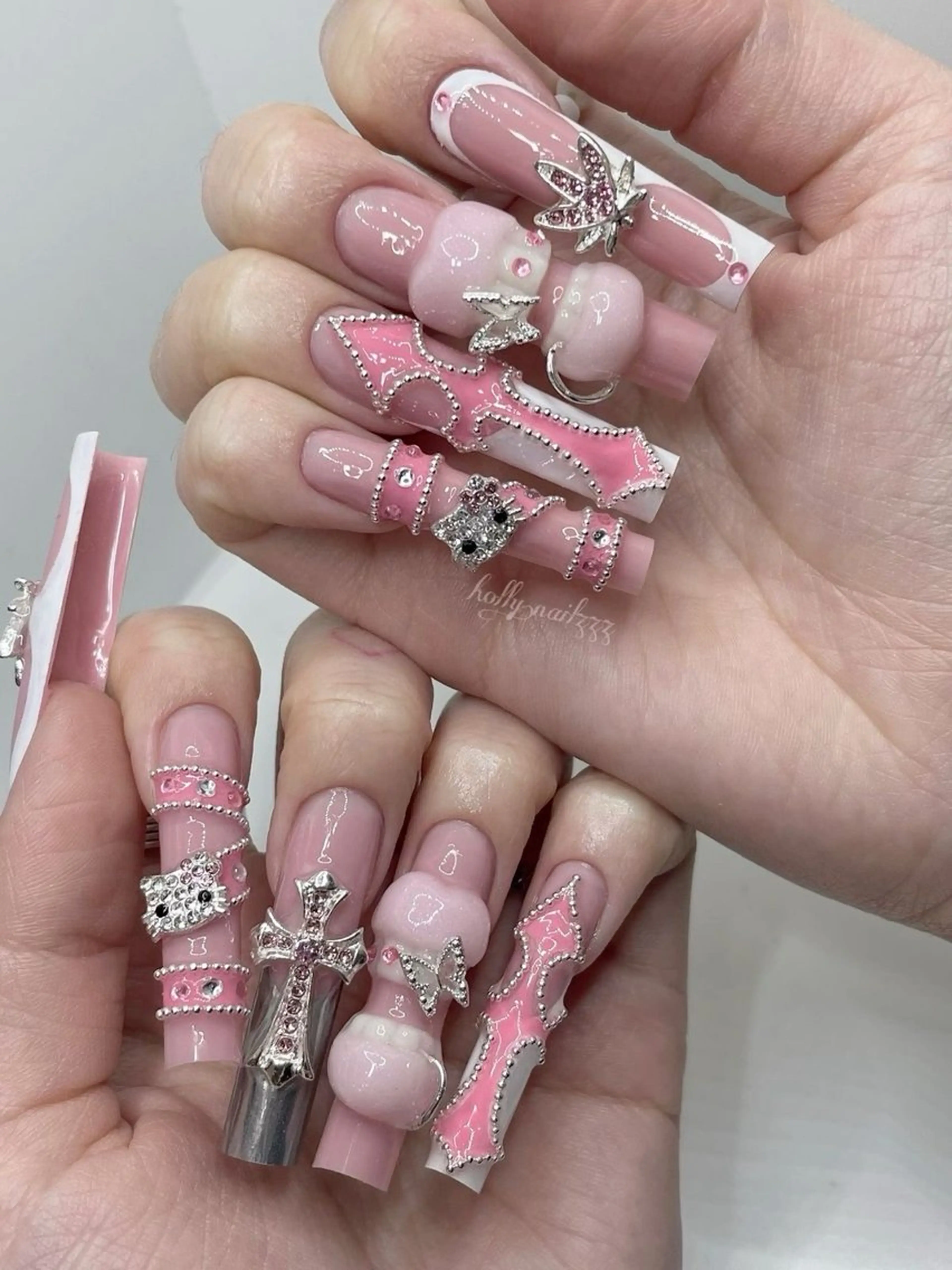 ネイル アートネイル 長さ出し キラキラネイル ワンホンネイル ハンドネイル ハンドケア Panda chan Novaのネイルデザイン