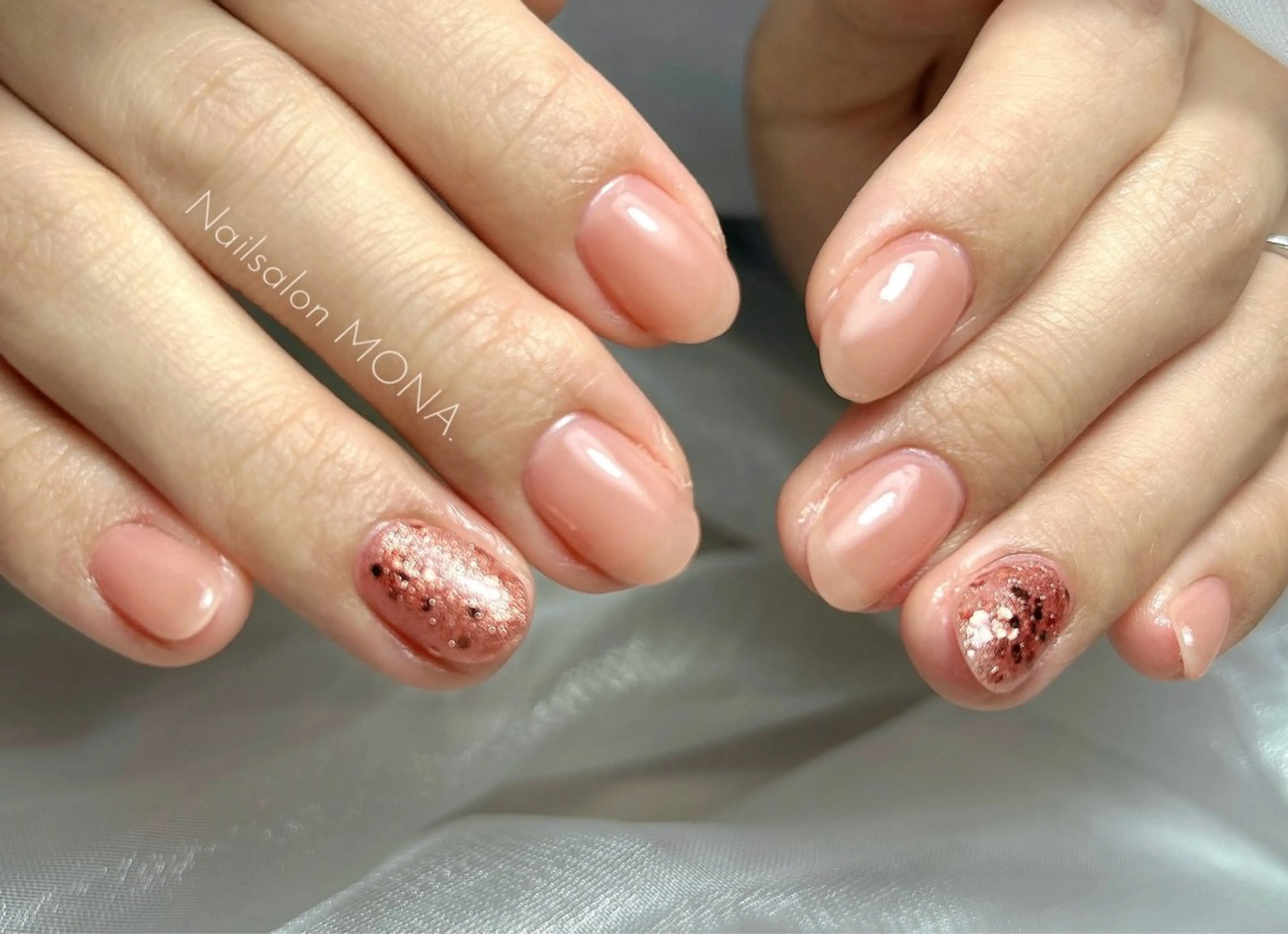 ネイル ラメ(グリッター) オフィスネイル ワンカラーネイル ハンドネイル Nailsalon MONA.のネイルデザイン