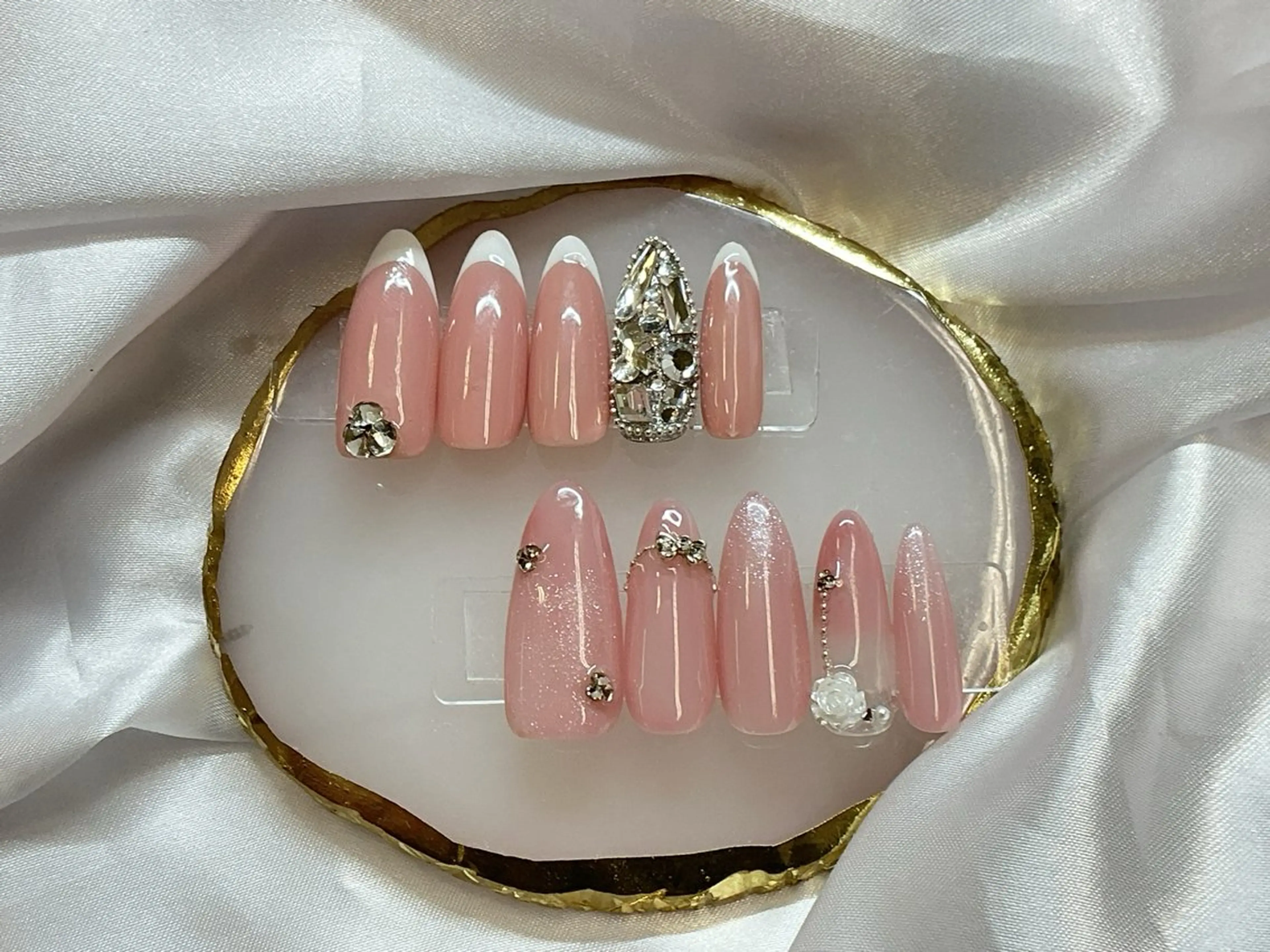 ネイル ドット フレンチネイル ジェルネイル ガラスフレンチ キラキラネイル ハンドネイル クイーンズネイル銀座所属・Queeens nailのネイルデザイン