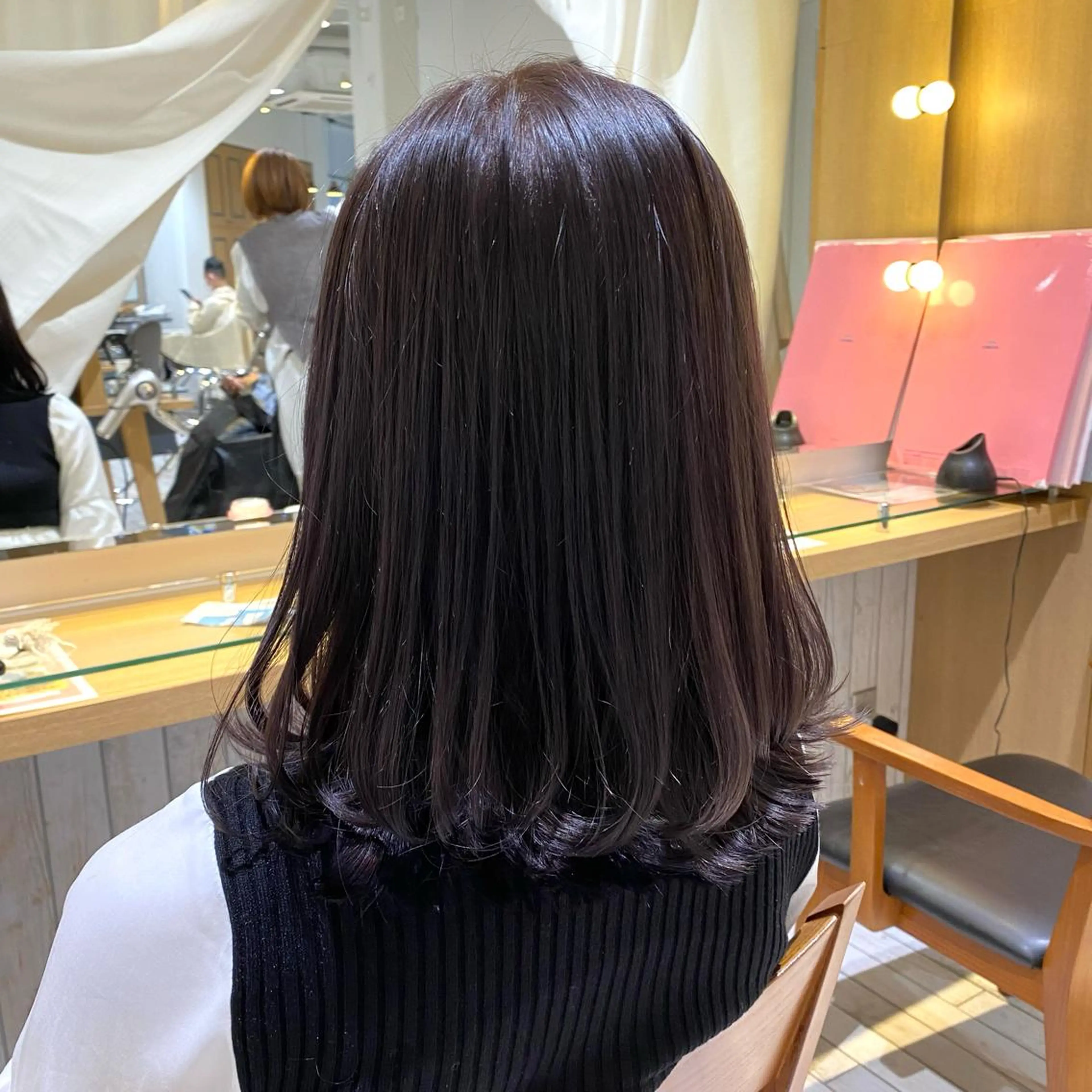 ミディアム カラー ミディアムレイヤー ブラウンカラー ラベンダーカラー ラベンダーブラウン レイヤーカット カット ヘアカラー トリートメント 神奈川大学最寄り白楽 三本松巧のヘアスタイル
