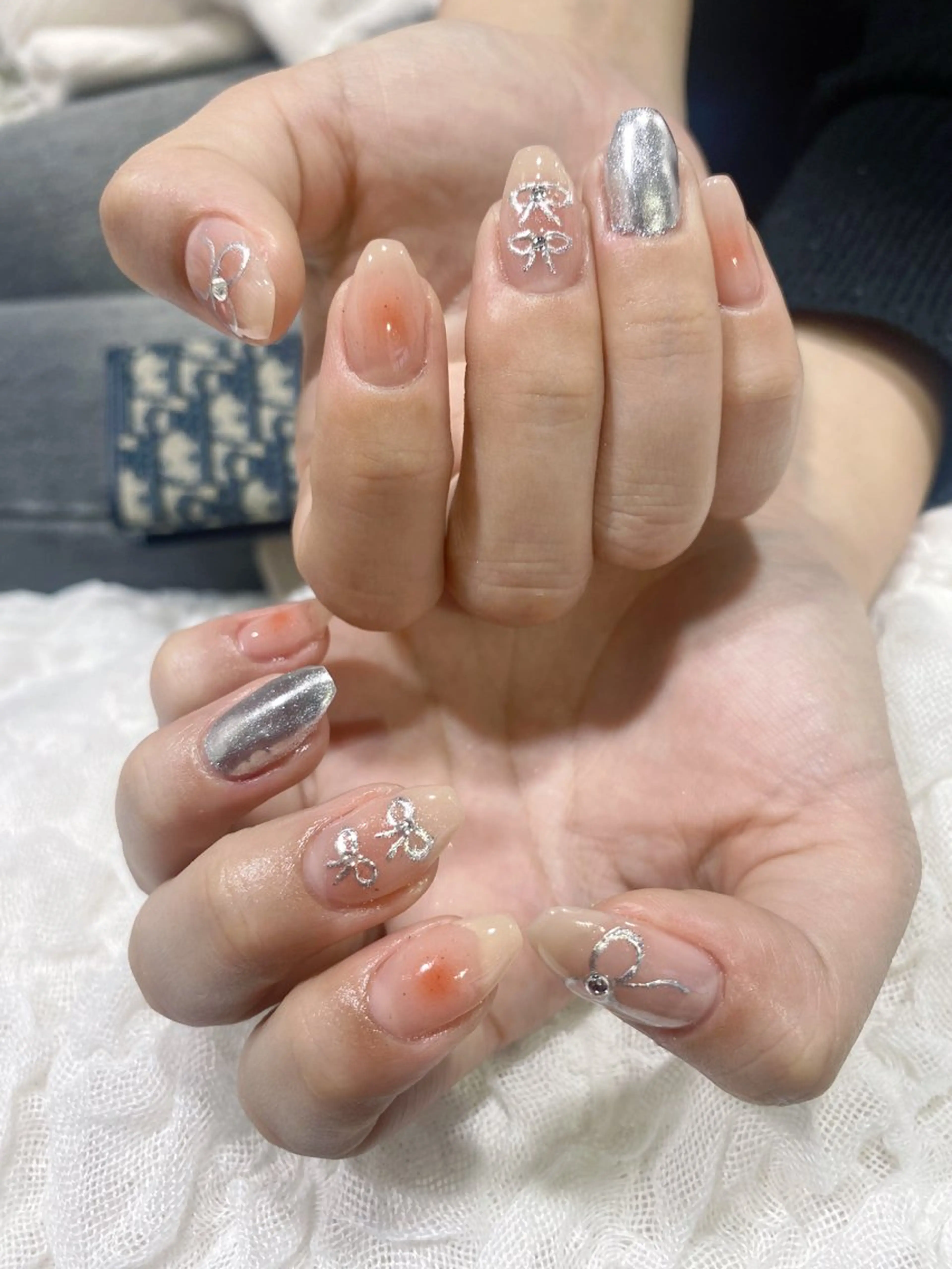 ネイル チークネイル キラキラネイル ミラーネイル リボン シルバー ハンドネイル Butterfly Jewel本店 石原のネイルデザイン