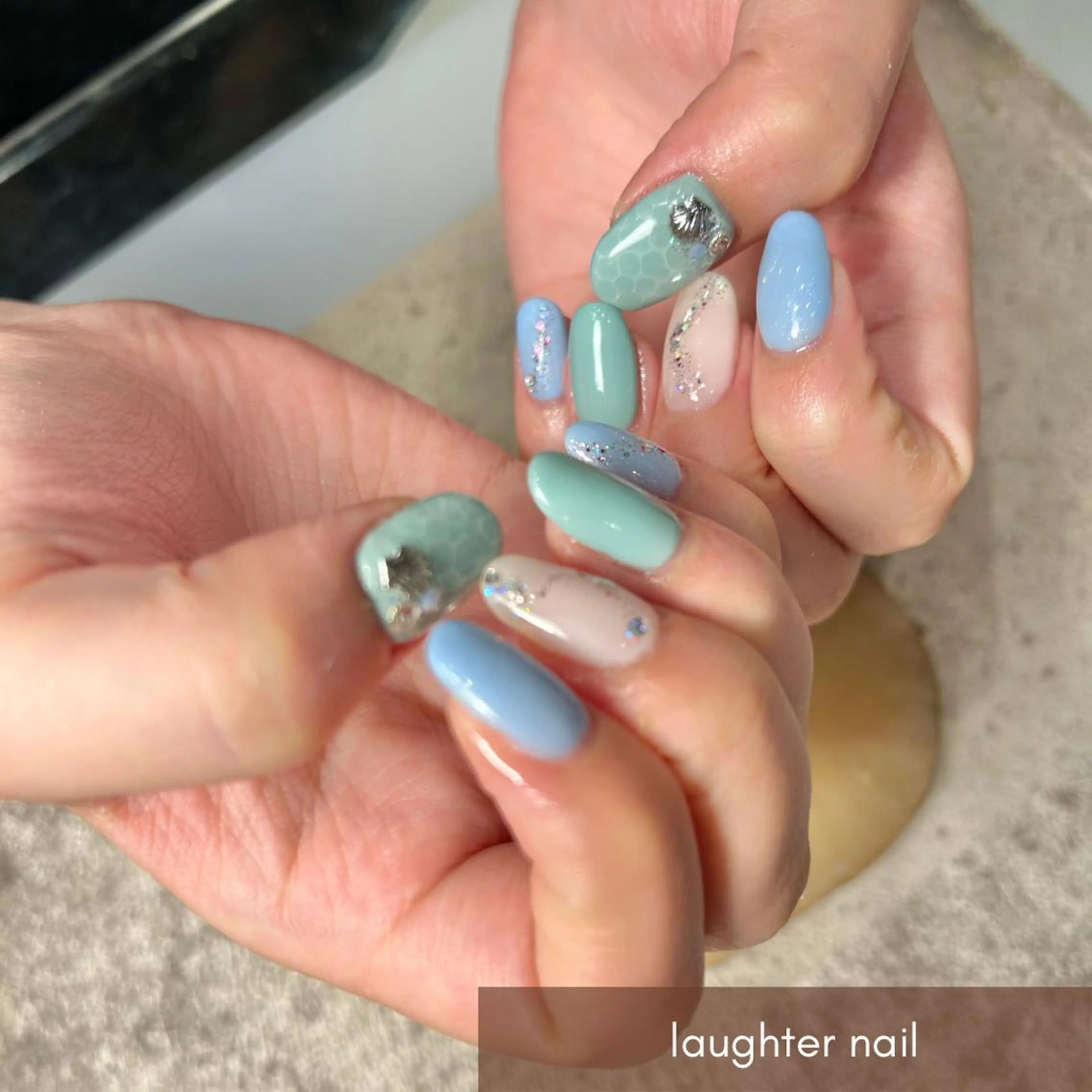 ネイル アートネイル キラキラネイル ニュアンスネイル 夏ネイル ハンドネイル laughter nailのネイルデザイン