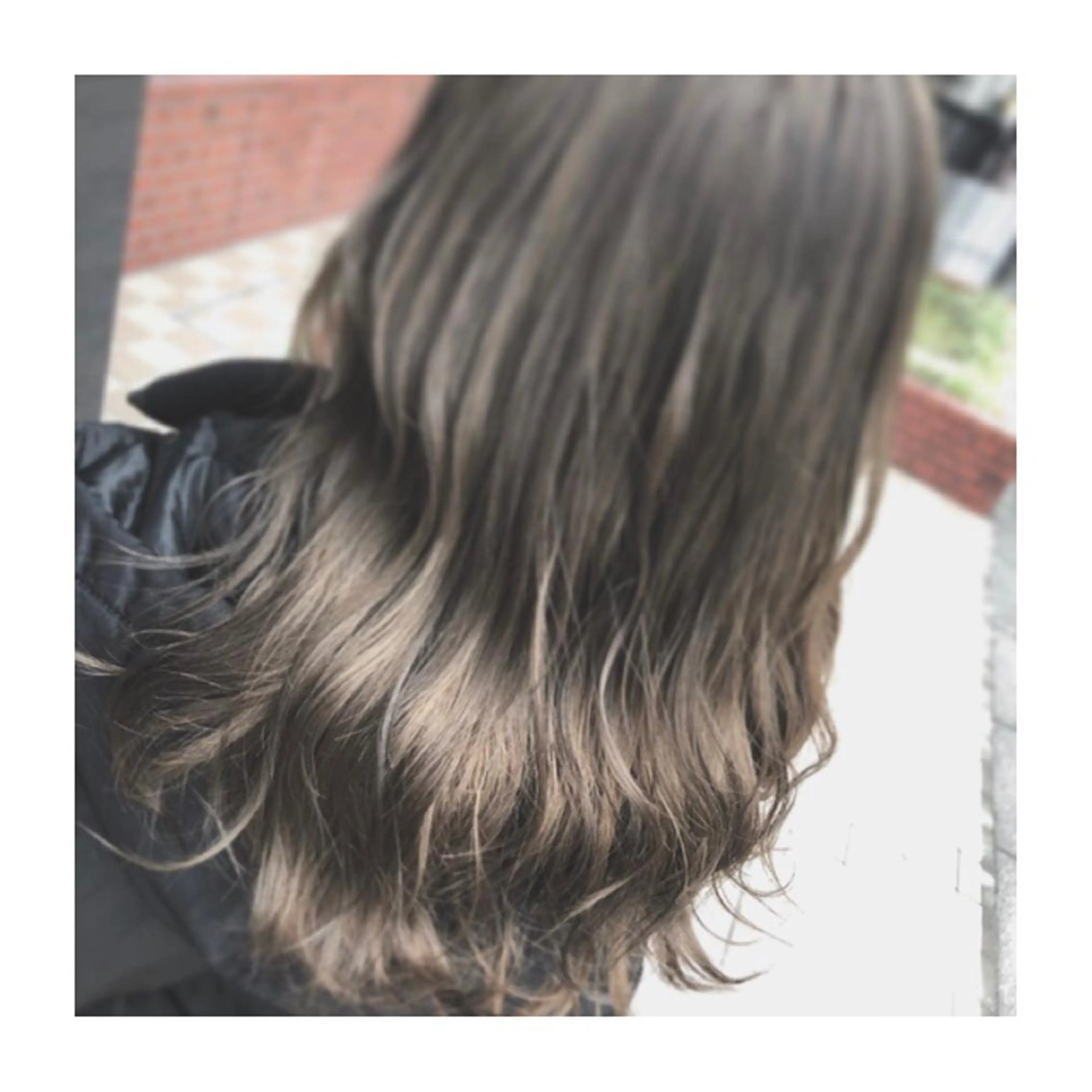 セミロング カラー ベージュカラー ブリーチ 小國 綾かのヘアスタイル