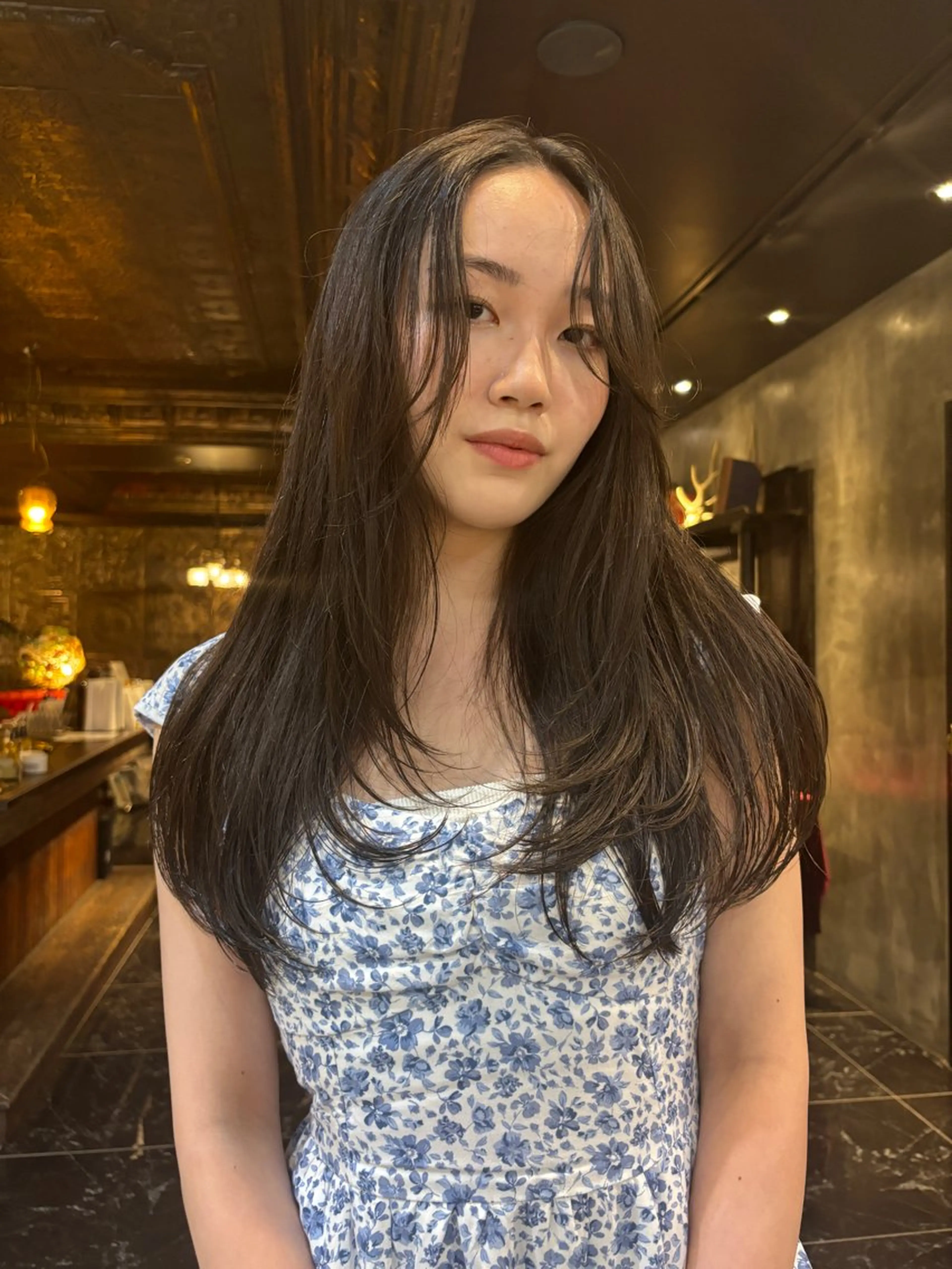 ロング カラー レイヤー/ハッシュ/ ウルフ/透明感カラーのヘアスタイル