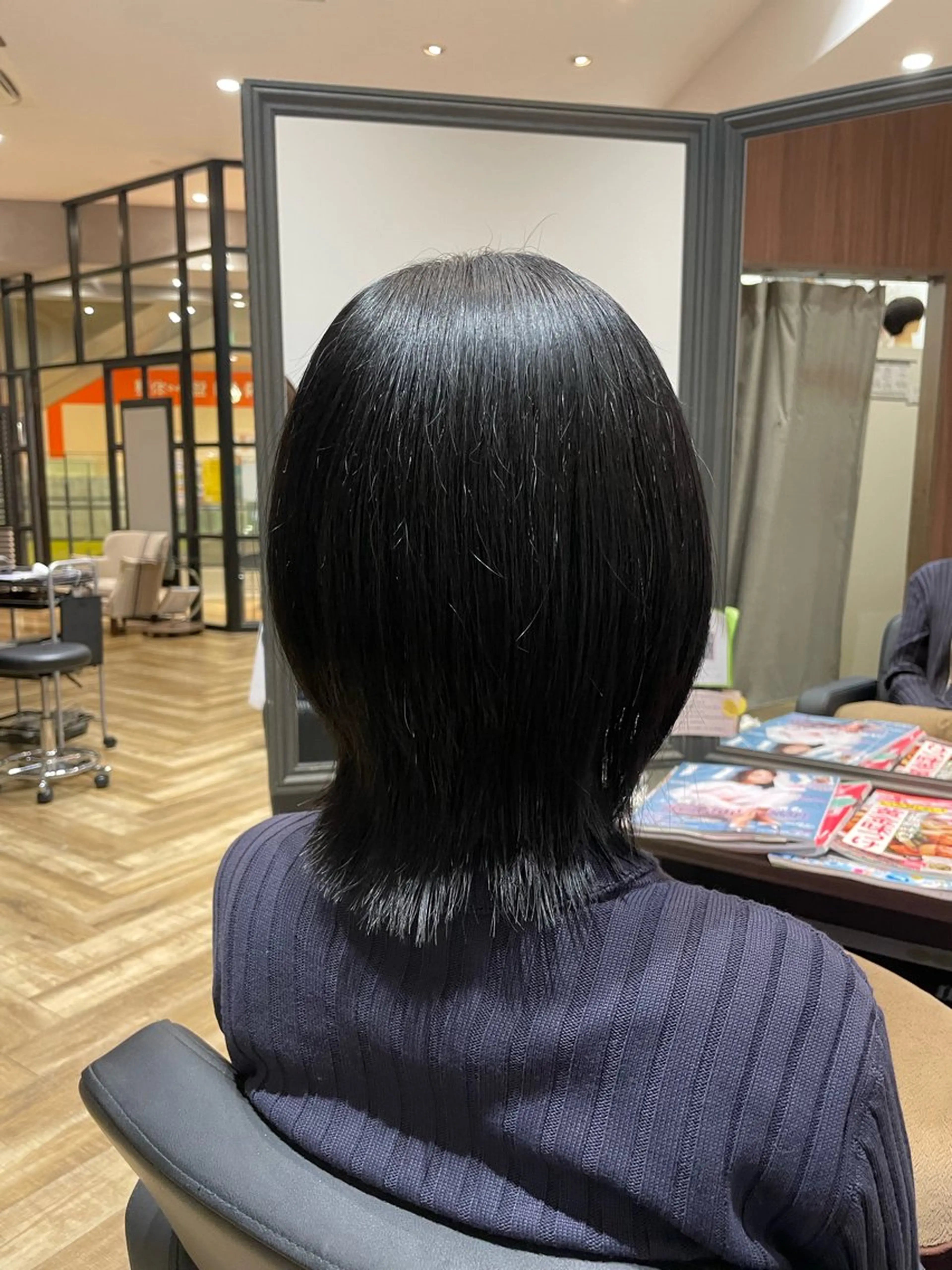 ミディアム ボブ くびれヘア カシータフロルららぽーと愛知東郷所属・服部 未夢のヘアスタイル