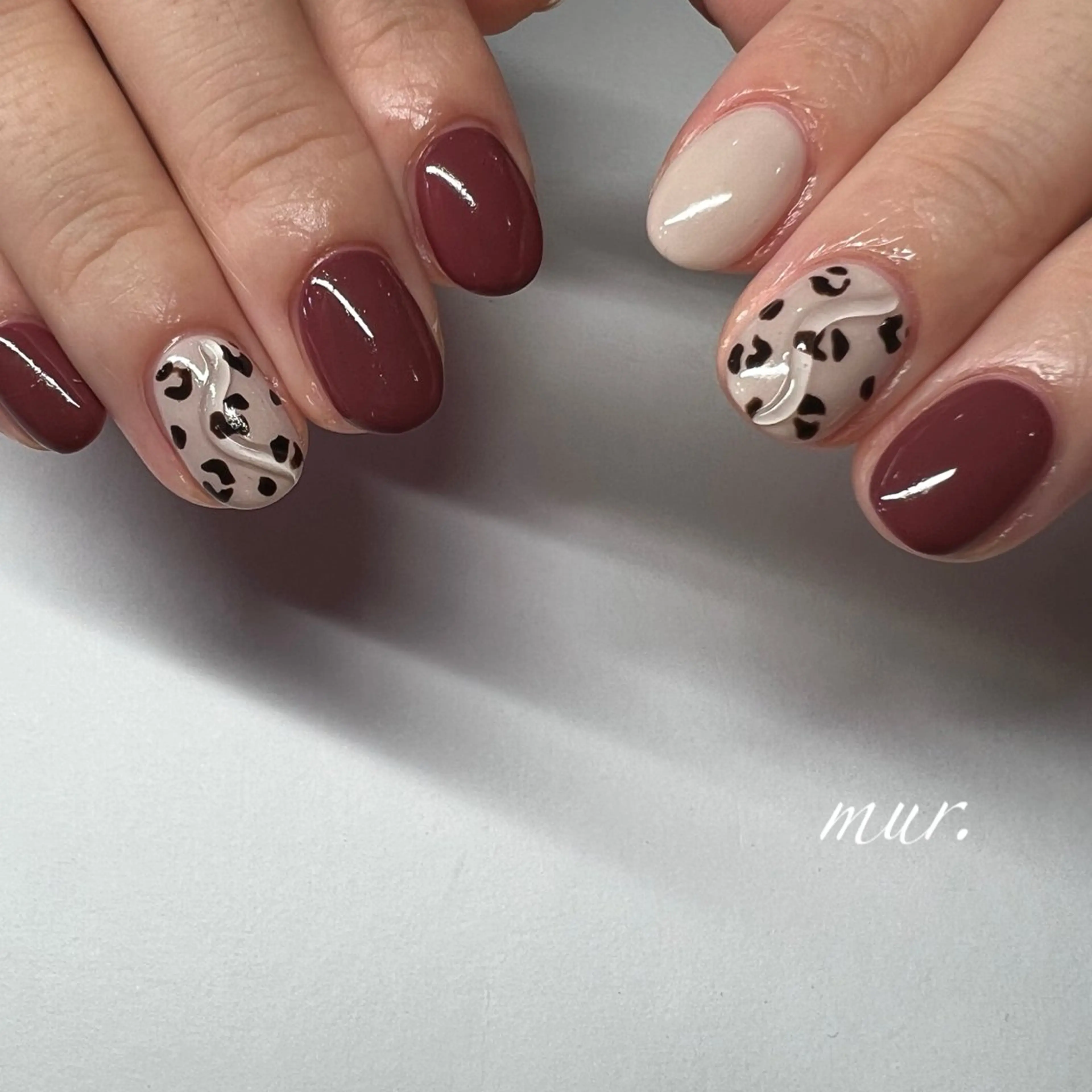 ネイル アニマル柄 ジェルネイル オフィスネイル ワンカラーネイル ぷっくりネイル nailsalon mur.のネイルデザイン