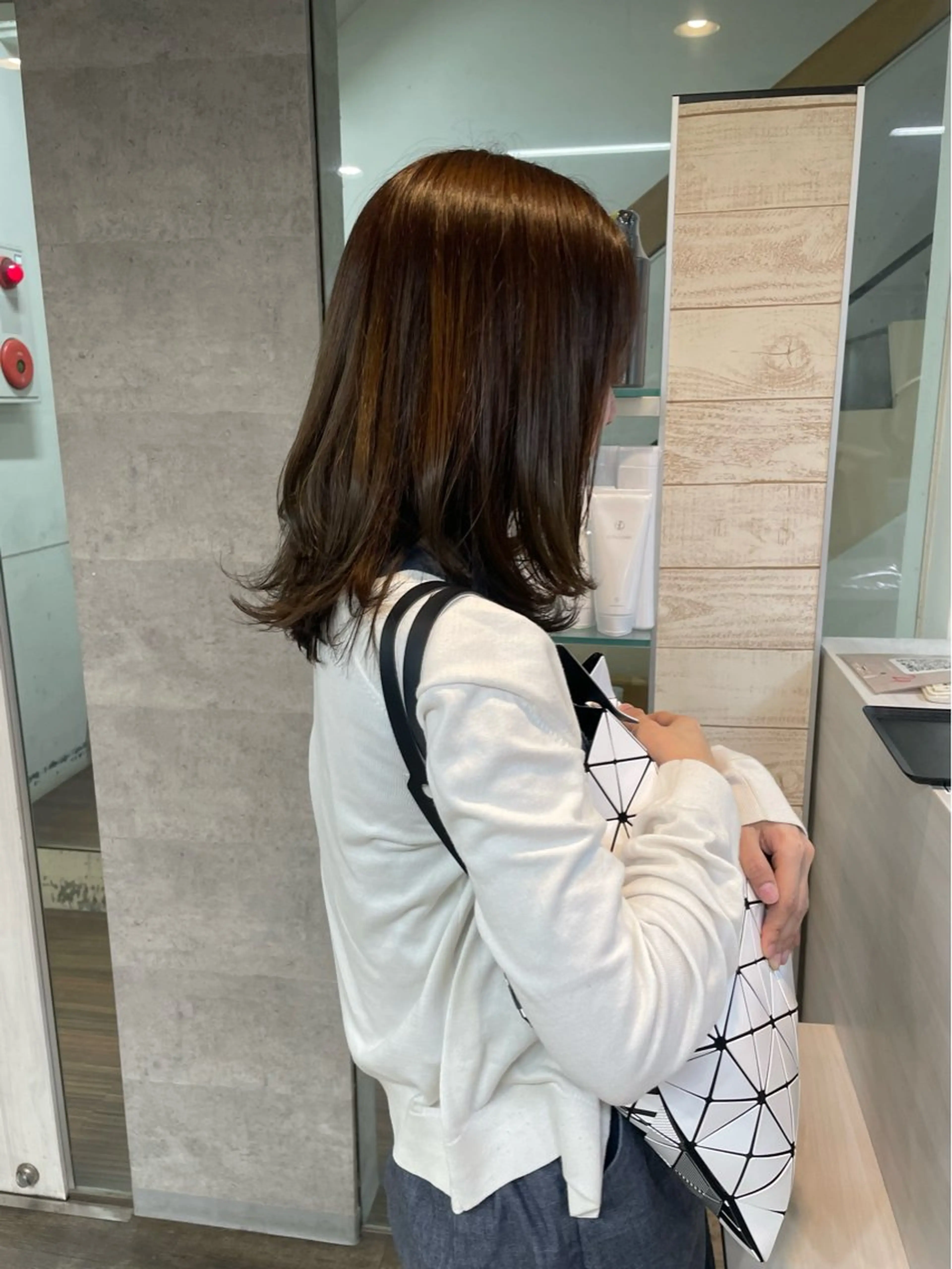 ミディアム カラー レイヤーカット カット ヘアカラー 西岡 幸穂のヘアスタイル