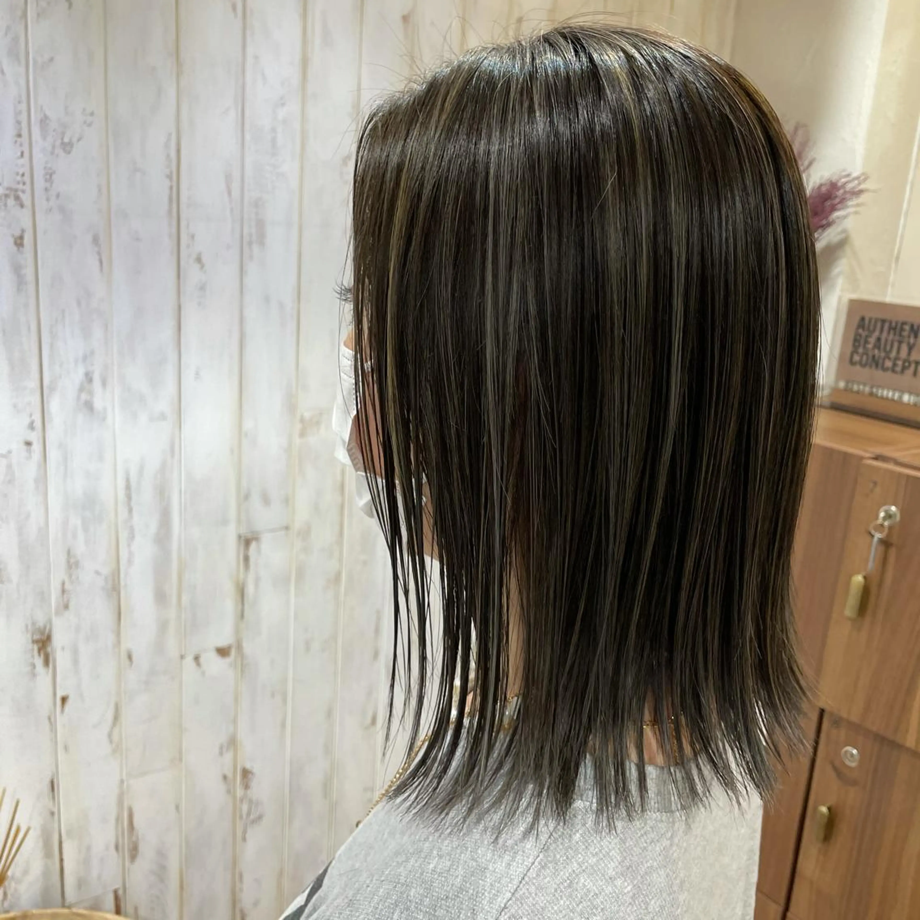 カラー グレージュ ハイライトカラー ヘアカラー 樽見 浩司のヘアスタイル