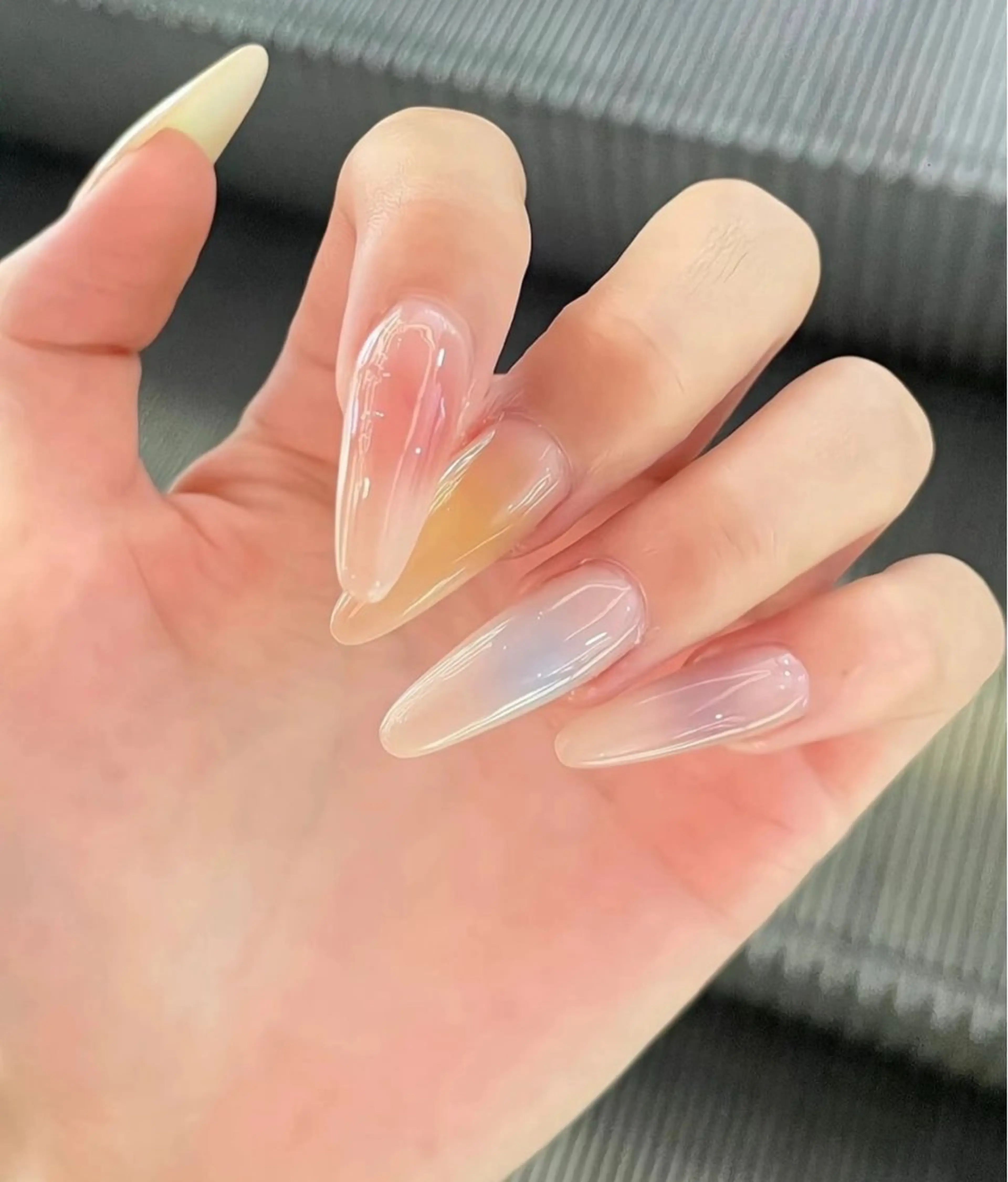ロング イエローカラー NOA NAILのネイルデザイン