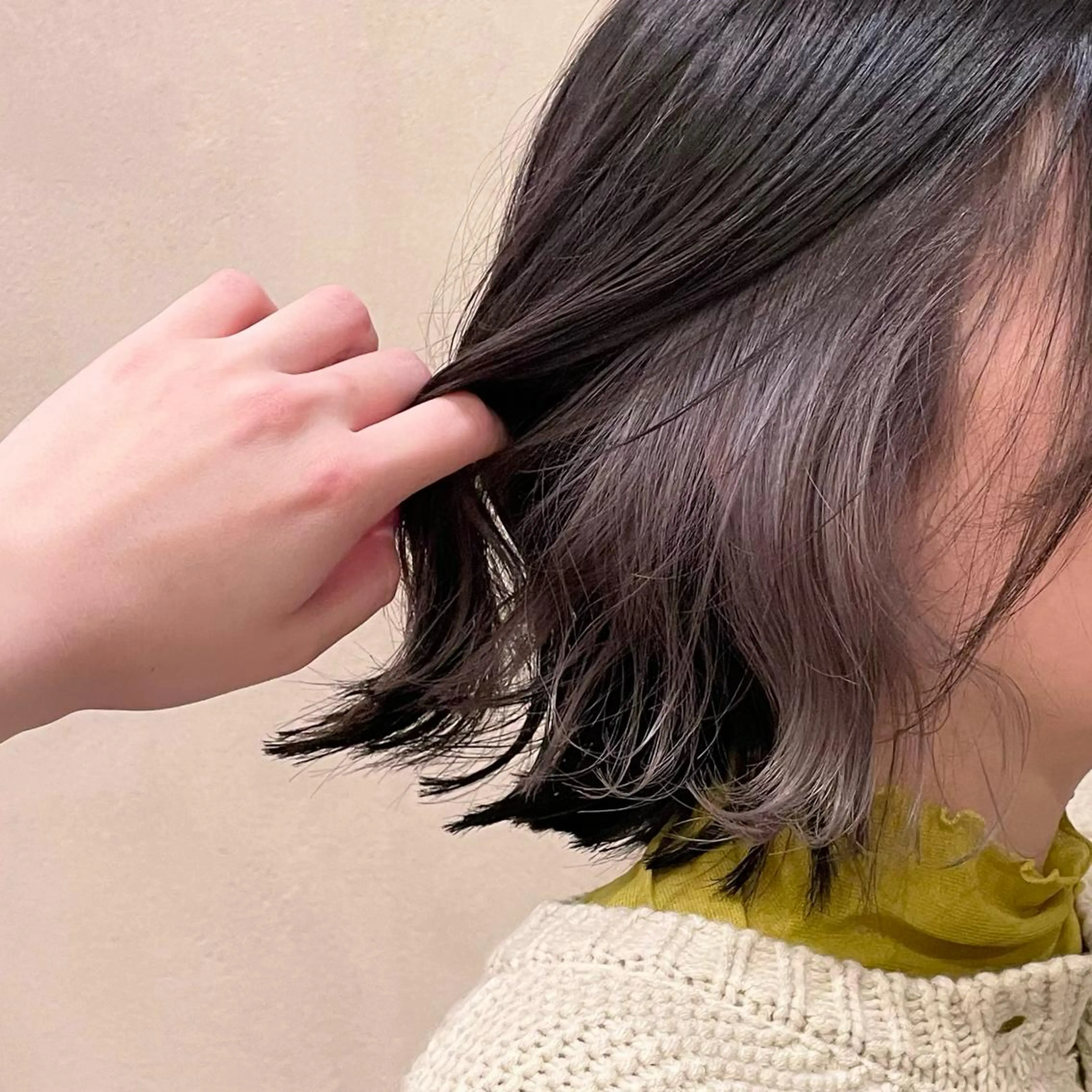 ショート カラー ブリーチ インナーカラー シルバー カット ヘアカラー roost 優のヘアスタイル