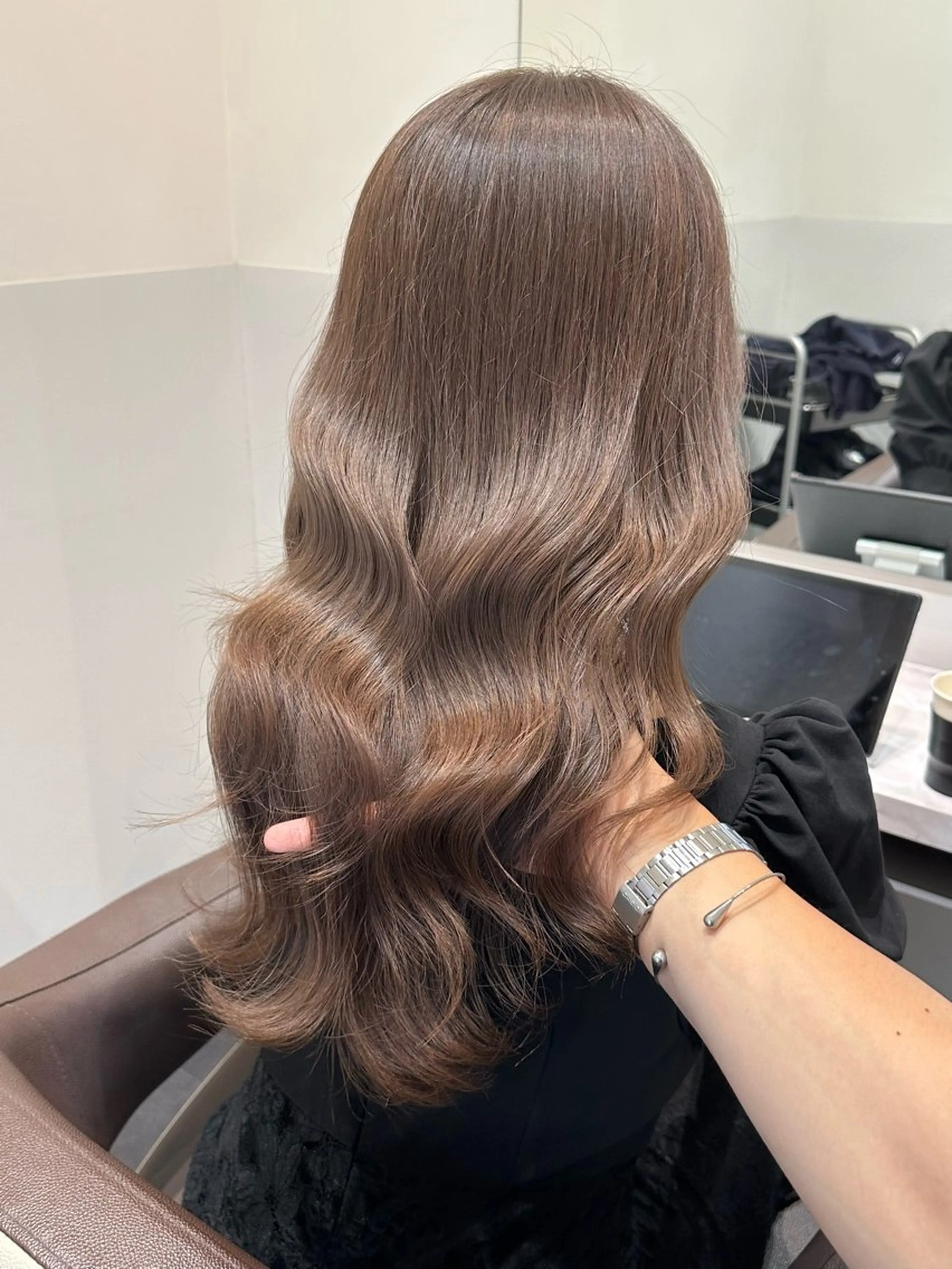 ロング カラー ベージュカラー ブリーチ ブリーチなしカラー レイヤーカット カット ヘアカラー トリートメント LUMO所属・矢野 晃平のヘアスタイル