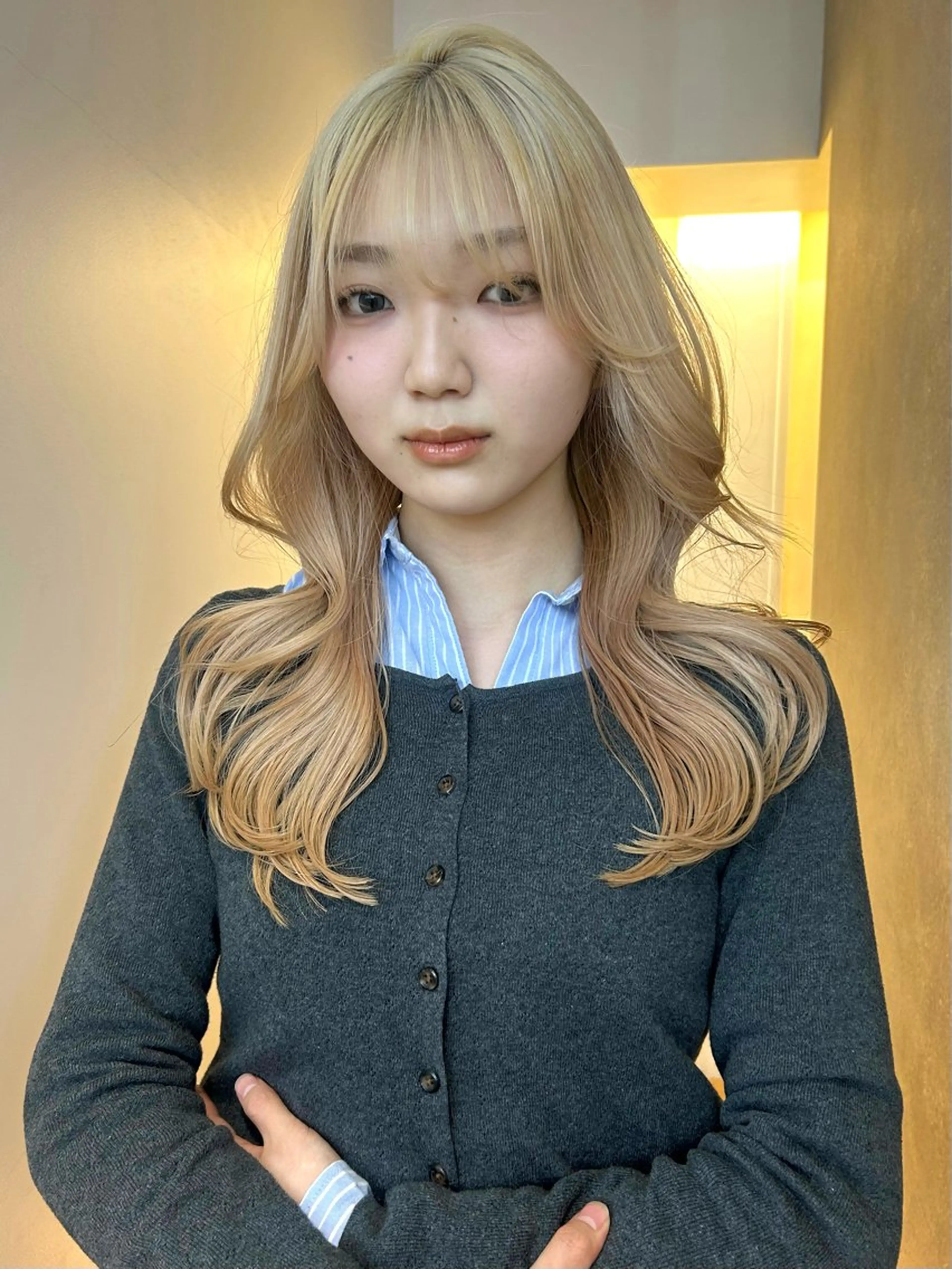 ロング カラー ヘアカラー トリートメント 🌟暖色系ハイトーン 🌟AIのヘアスタイル