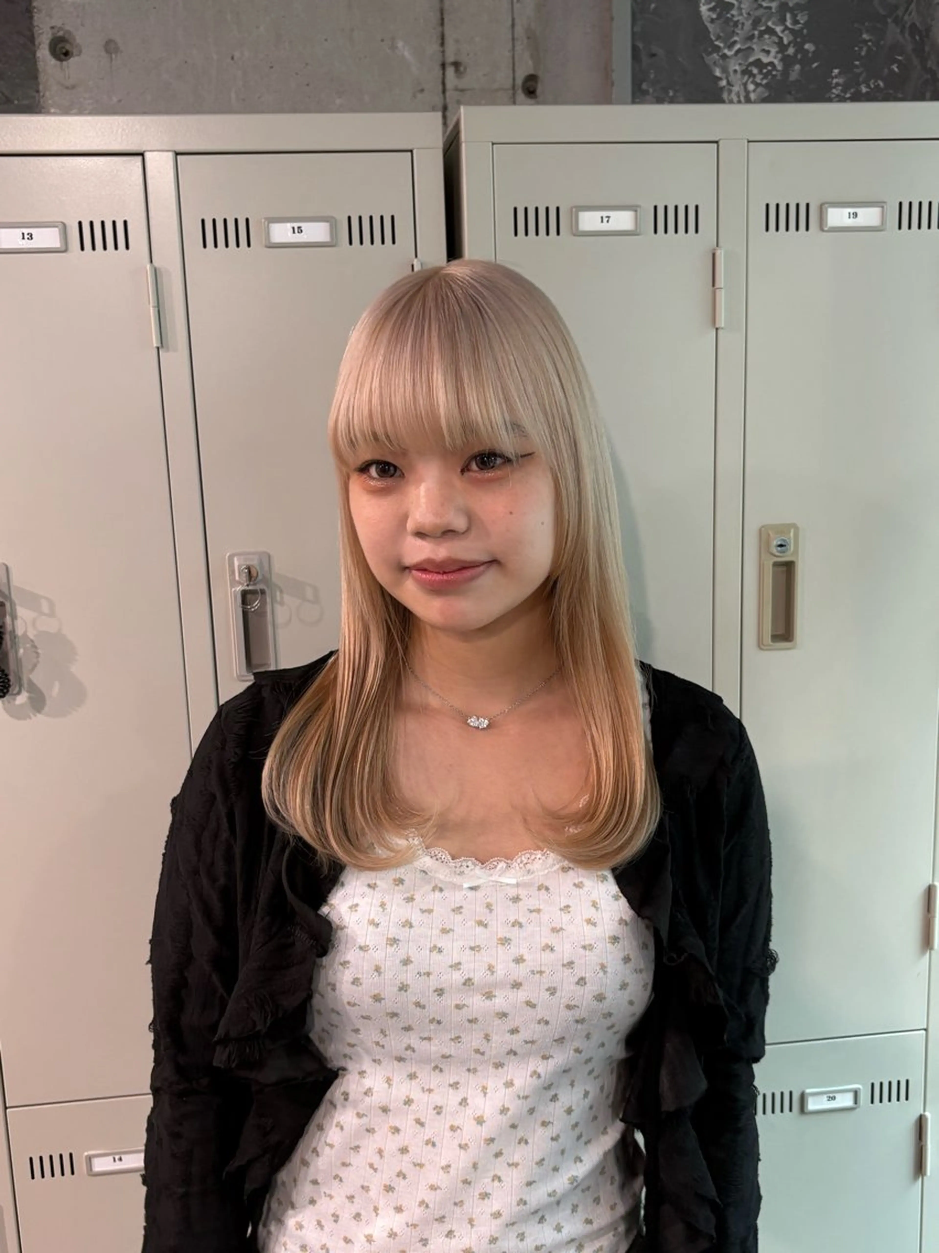 セミロング カラー ヘアカラー トリートメント ハイトーン 横浜💞ミオのヘアスタイル