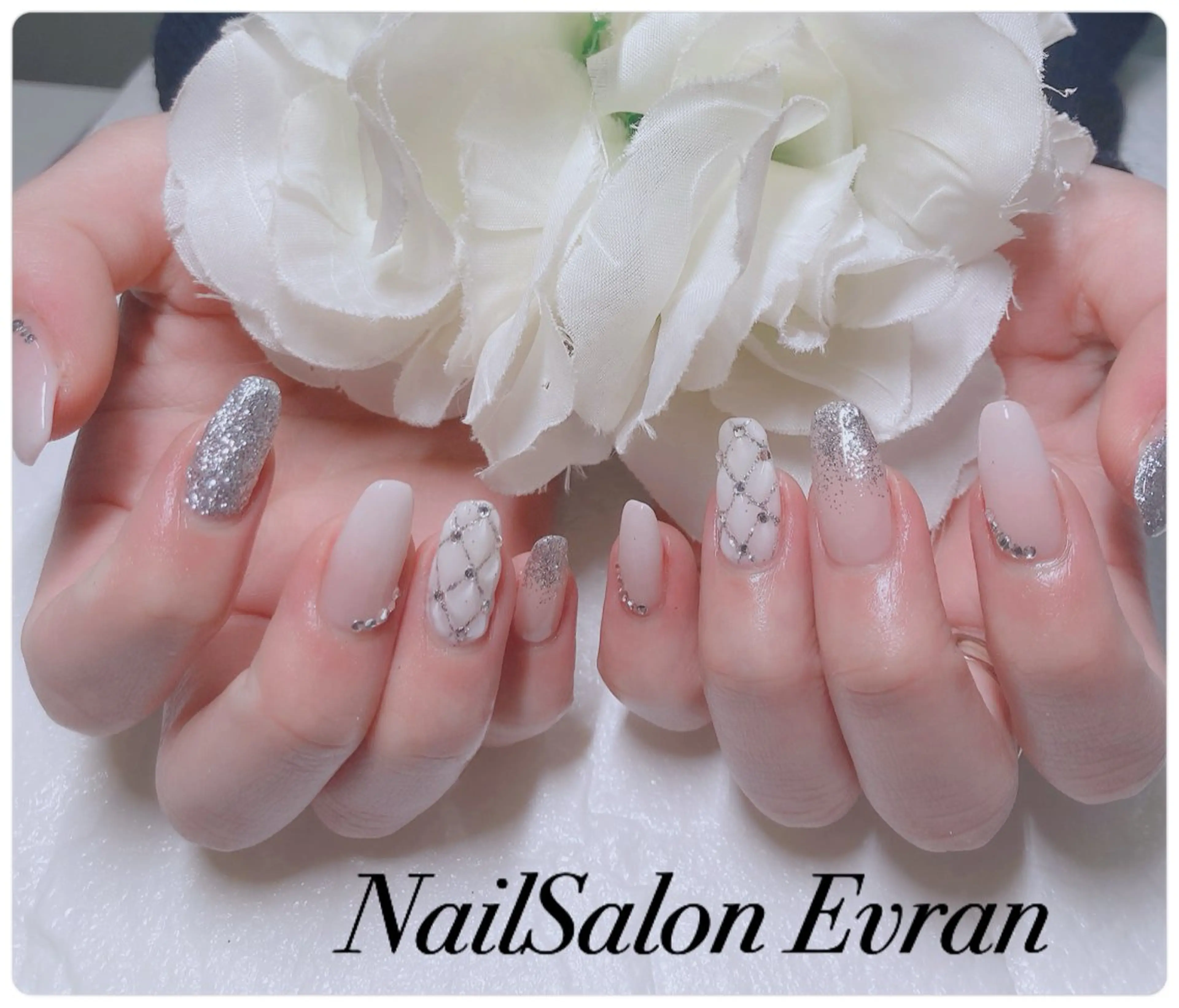 ネイル アートネイル フレンチネイル マグネットネイル 持ち込み ニュアンスネイル Nail salon Evranのネイルデザイン