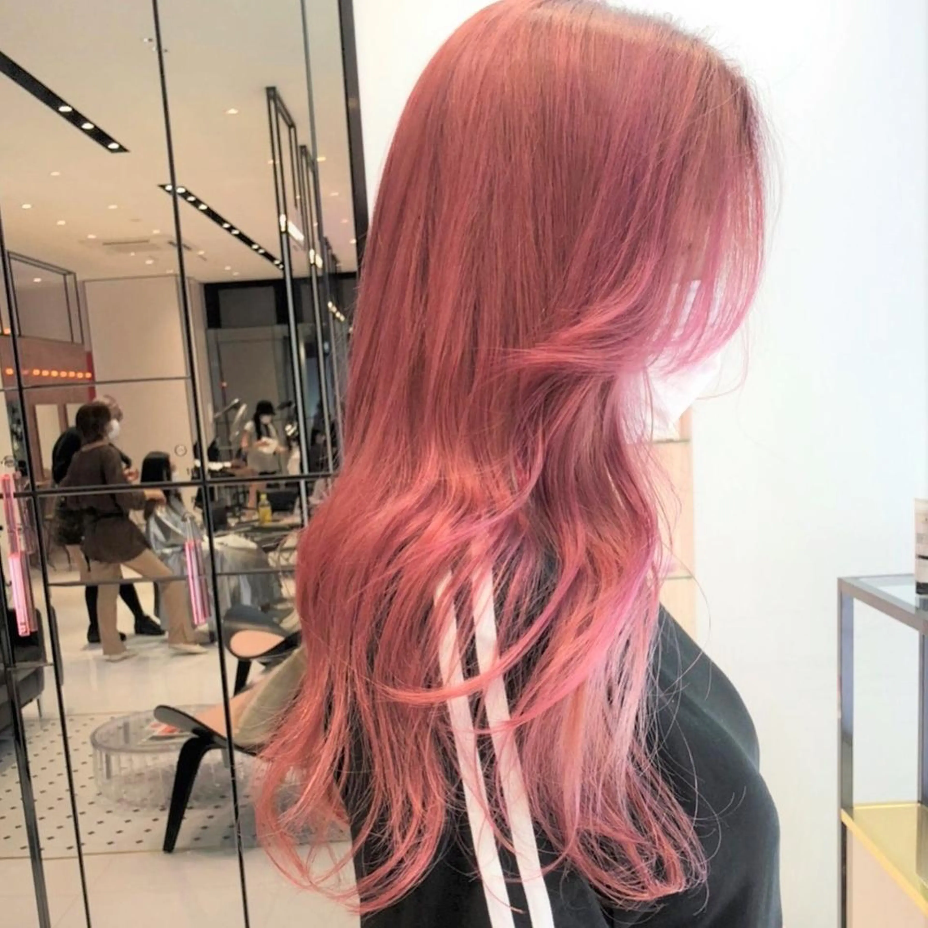 ロング カラー ブリーチ ピンクカラー ヘアカラー keen吉祥寺所属・相川 愛実のヘアスタイル