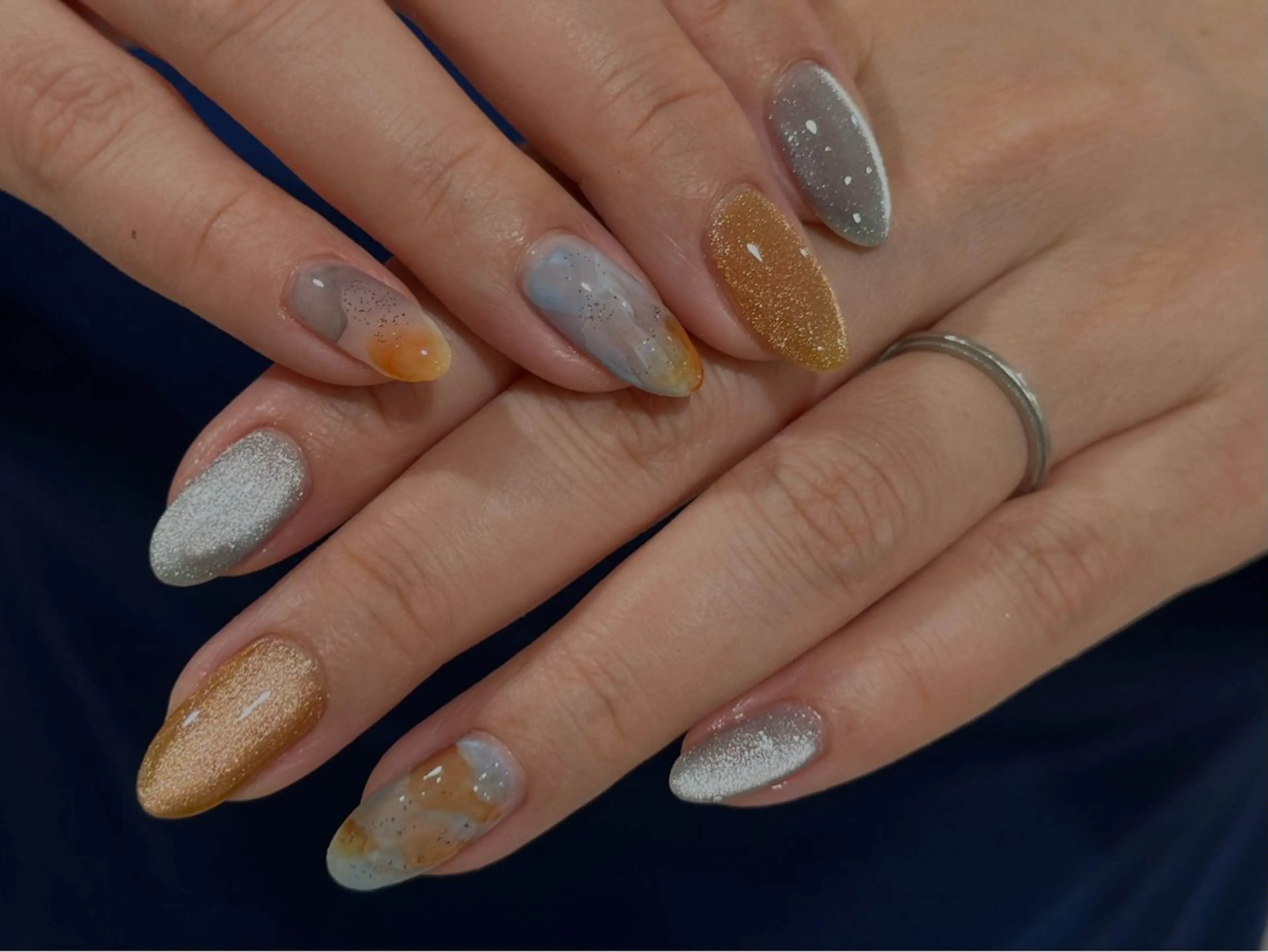 ネイル ブルー ラメ(グリッター) マグネットネイル ニュアンスネイル オレンジ ハンドネイル ANOVA所属・ANOVA アノヴァのネイルデザイン