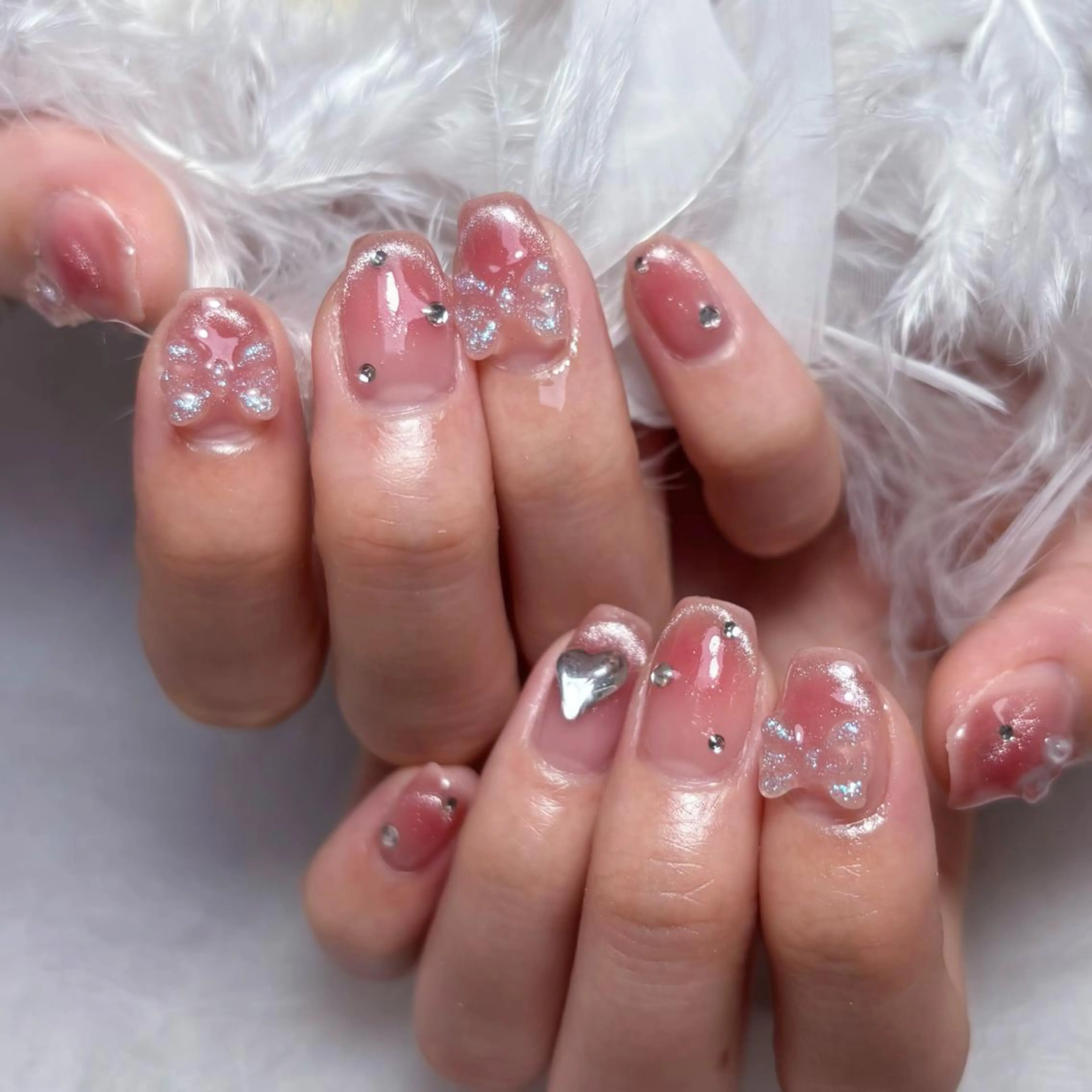 ネイル アートネイル オーロラネイル ガーリー キラキラネイル 韓国ネイル ハンドネイル YOYO 💅のネイルデザイン