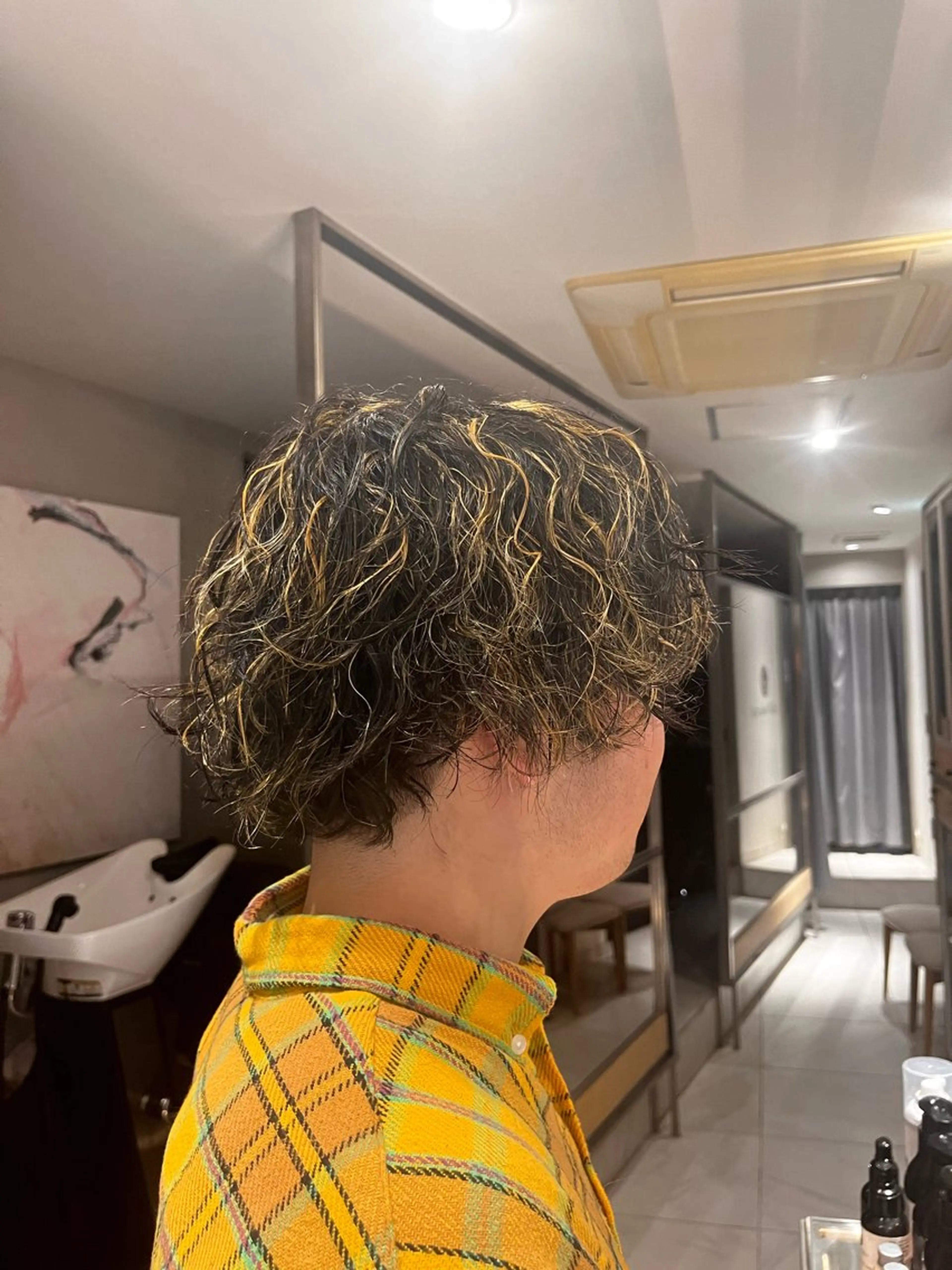 カラー パーマ ヘアアレンジ メンズ メンズハイライト メンズパーマ ハイライトカラー jr stylist えのもとりき🐢のヘアスタイル