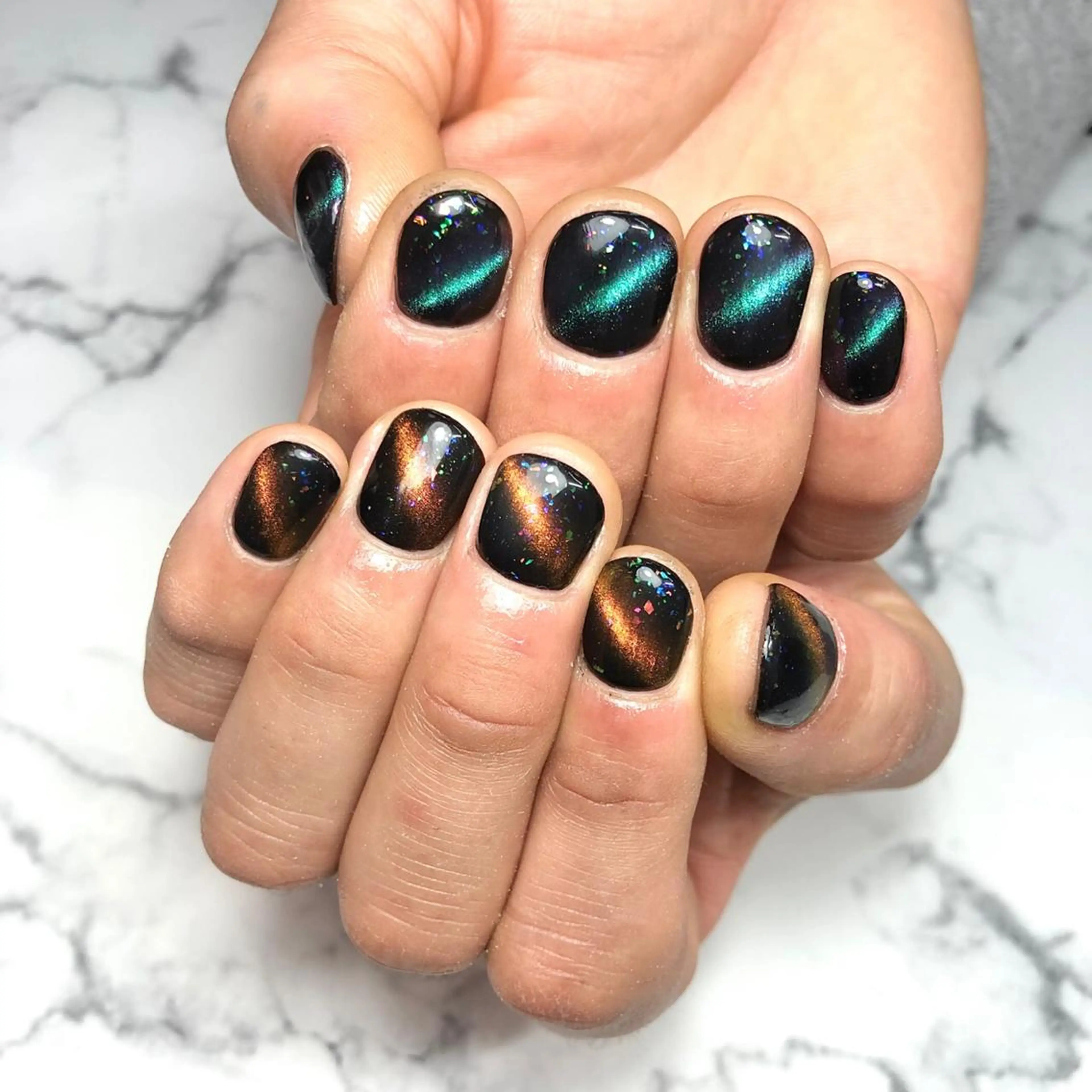 ネイル アートネイル グリーン 韓国ネイル マグネットネイル ワンカラーネイル ハンドネイル NAIL NOWのネイルデザイン