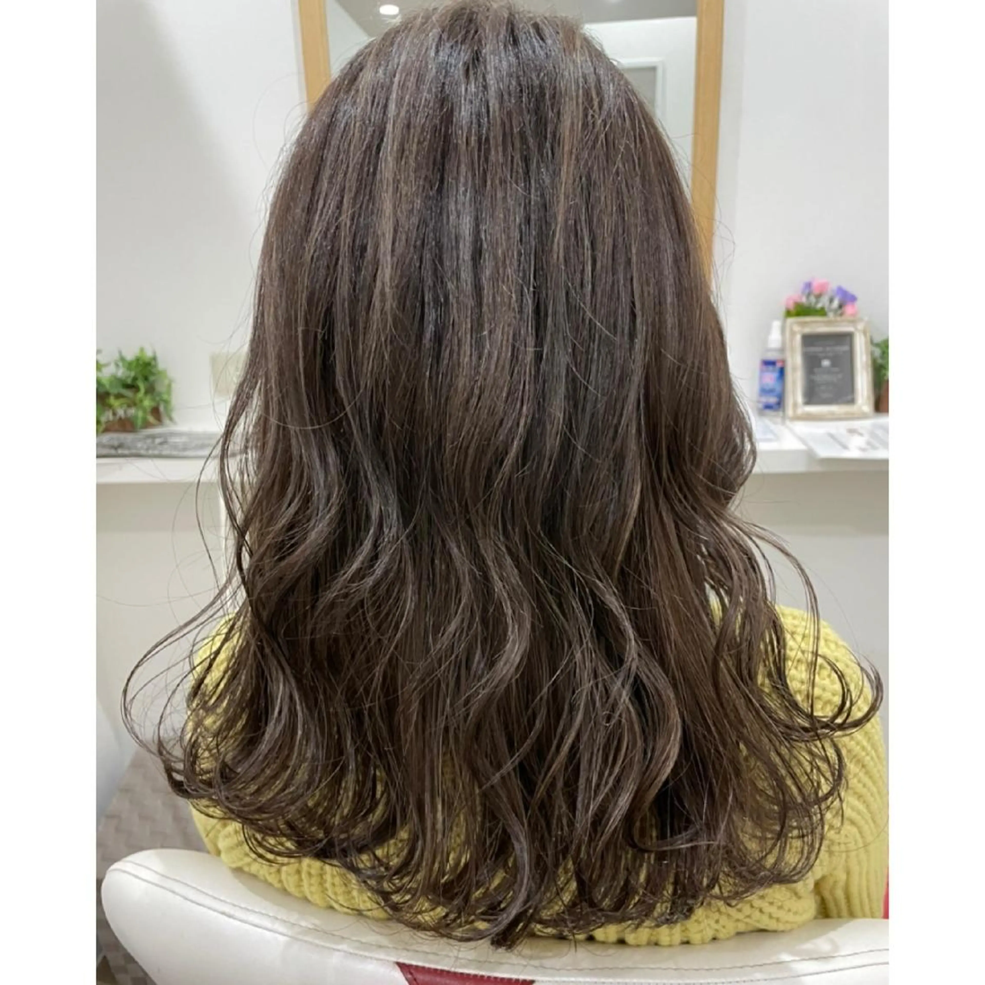 ミディアム カラー ヘアアレンジ グレージュ ハイライトカラー ハイライト 髪質改善サロン🍃 AIRI のヘアスタイル