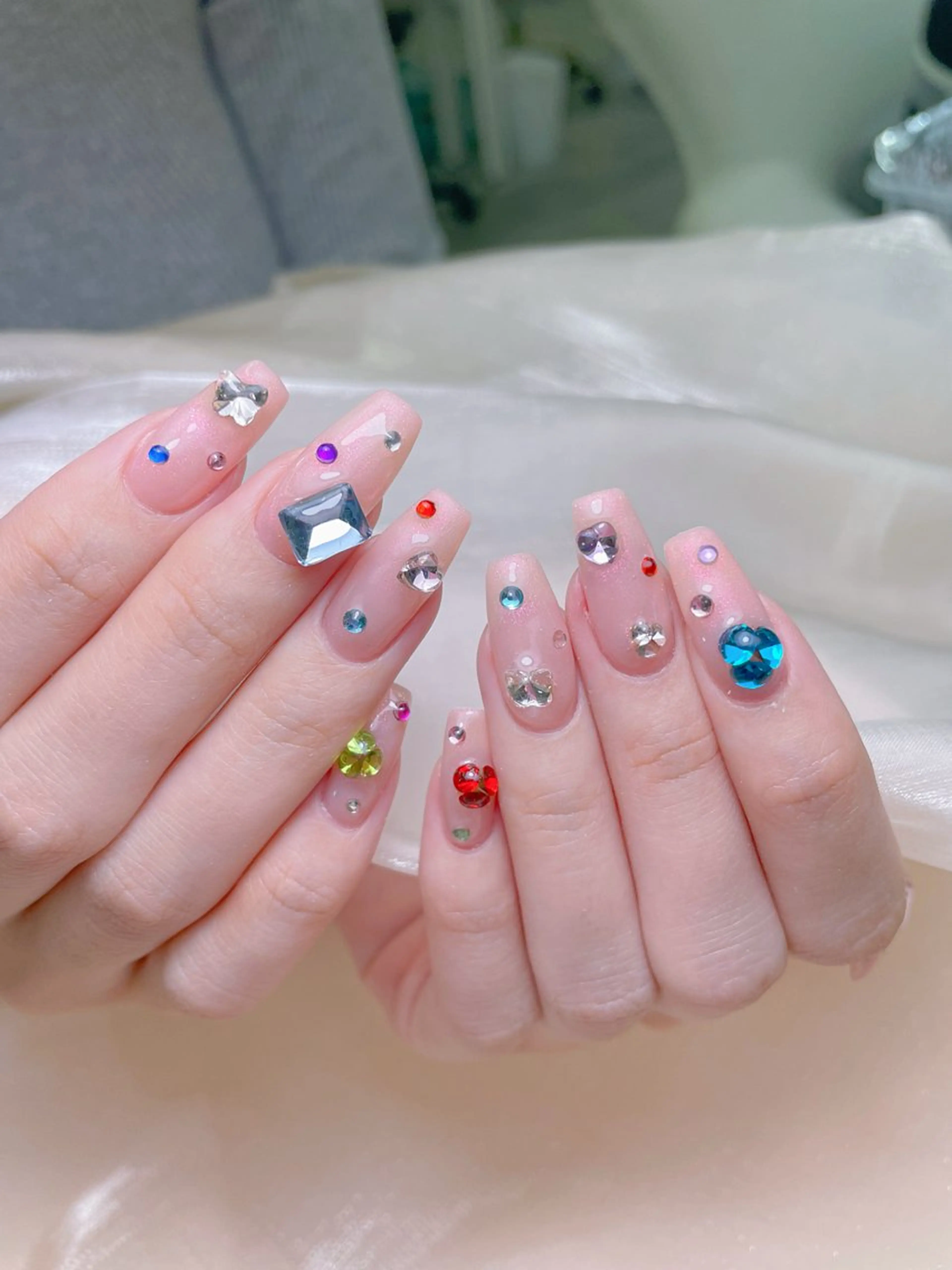 ネイル チークネイル ガーリー キラキラネイル 韓国ネイル リボン ハンドネイル princess スカルプ専門店のネイルデザイン