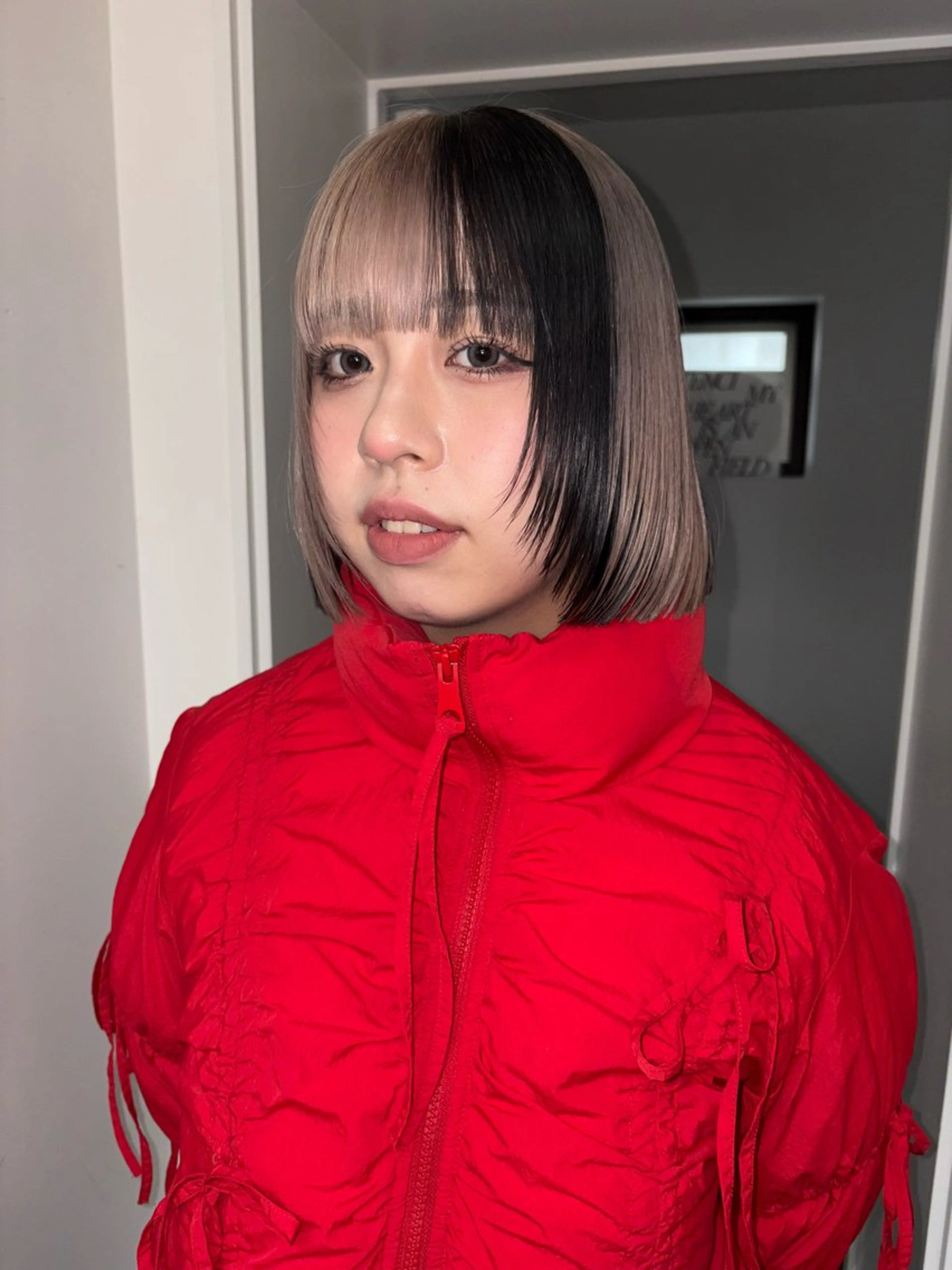 ショート ヘアカラー Zoey kannaのヘアスタイル