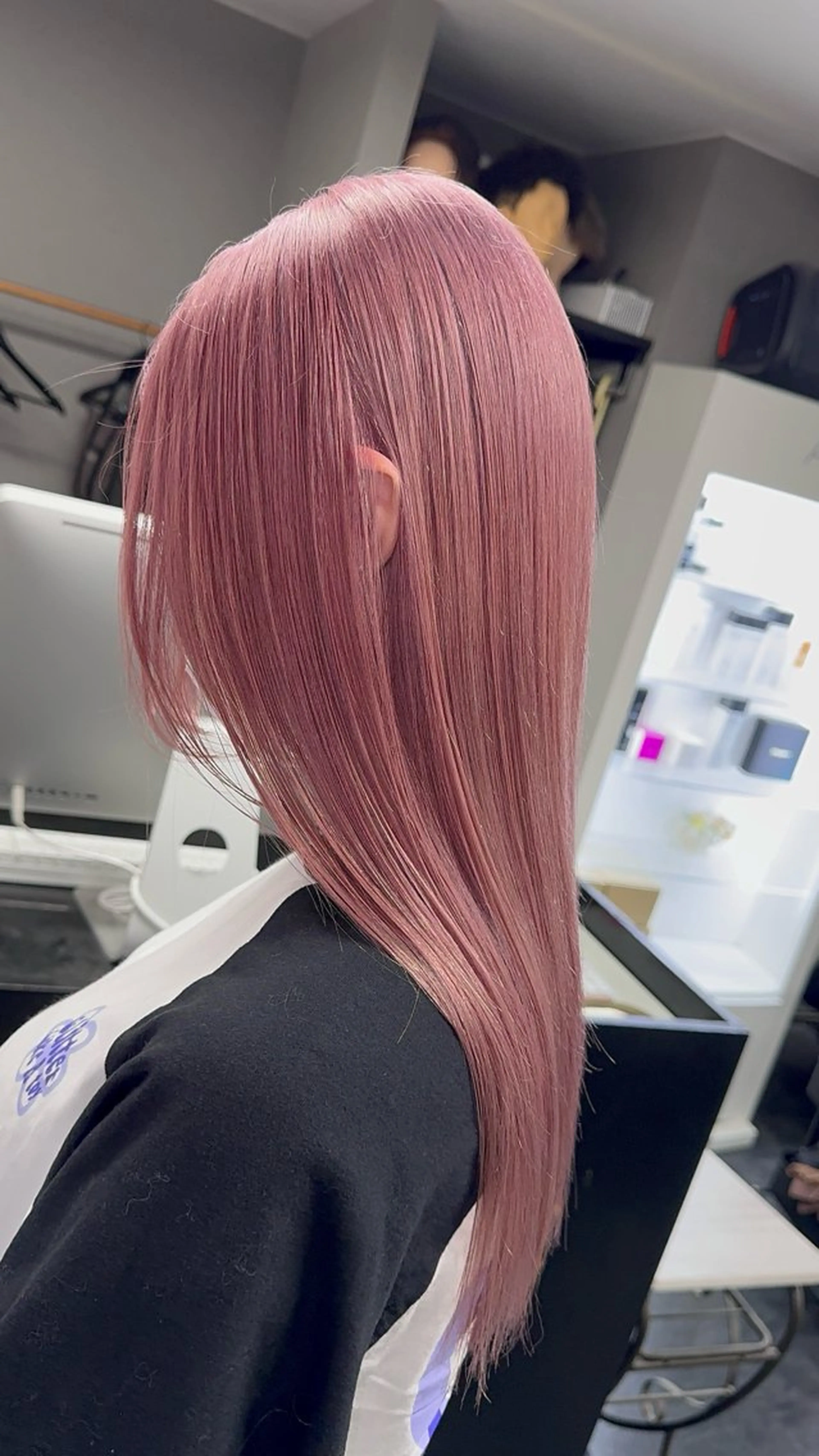 セミロング カラー ヘアアレンジ ヘアカラー ホワイトカラー/ ピンクベージュにったのヘアスタイル