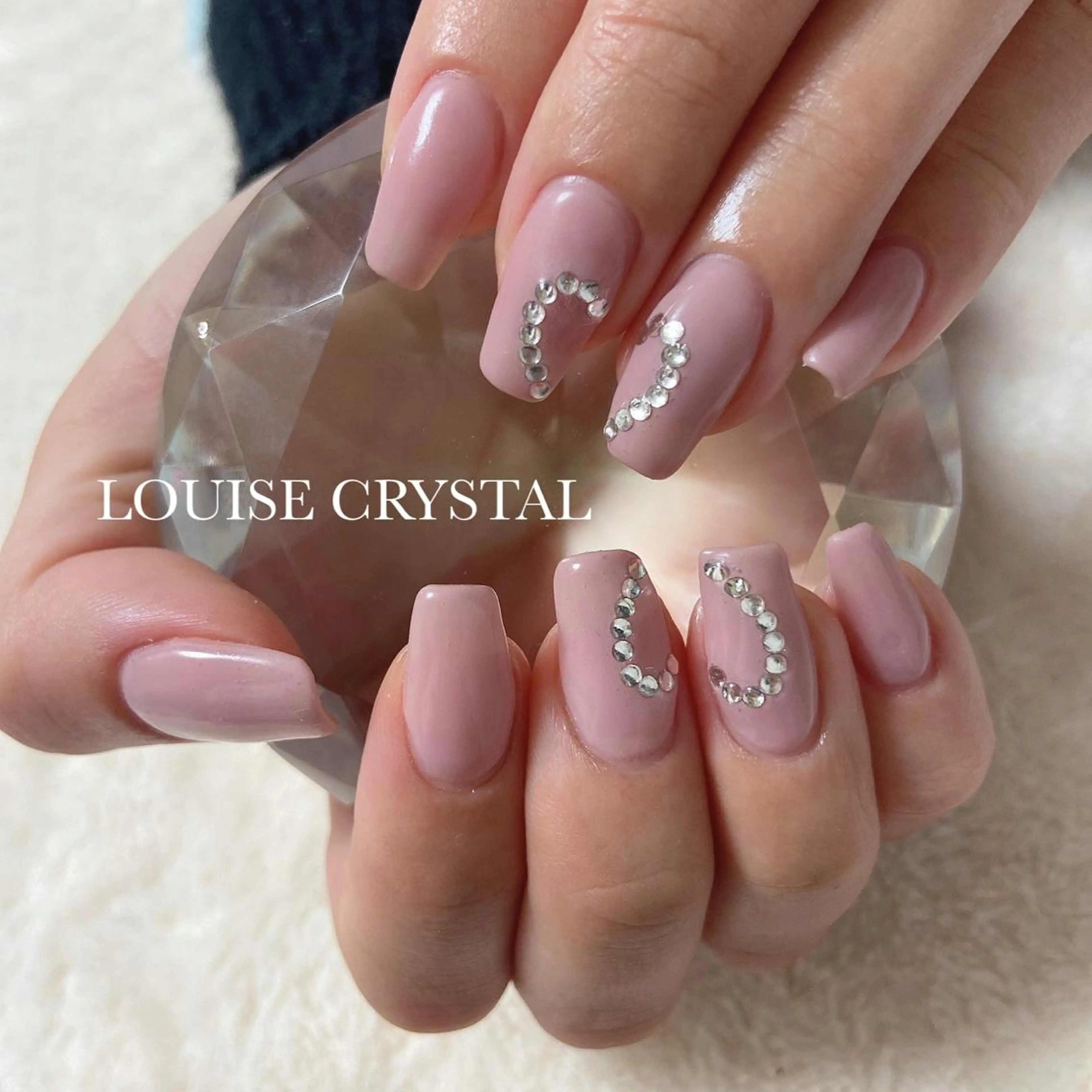 ネイル ハンドネイル LOUISE CRYSTALのネイルデザイン