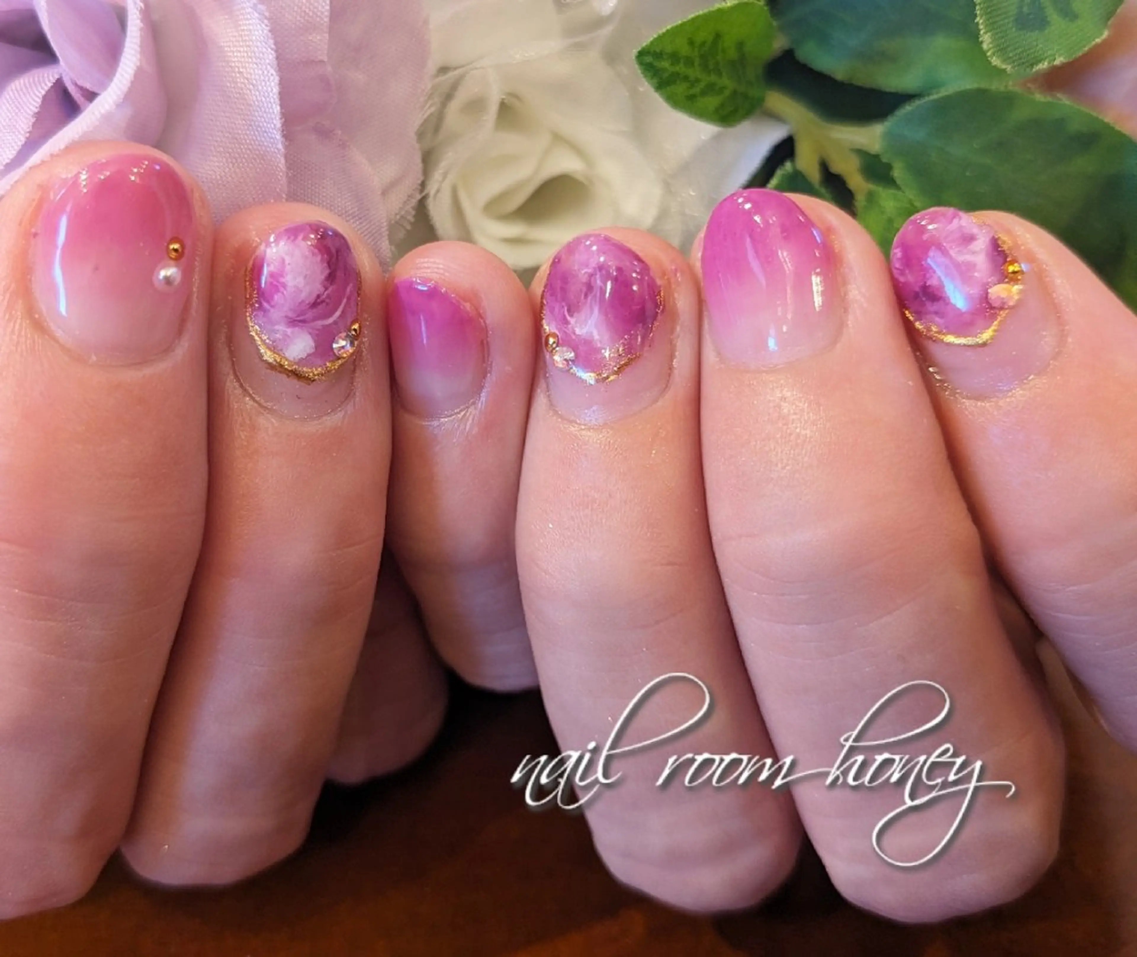 ネイル ミラーネイル ニュアンスネイル パープル nail room  honeyのネイルデザイン