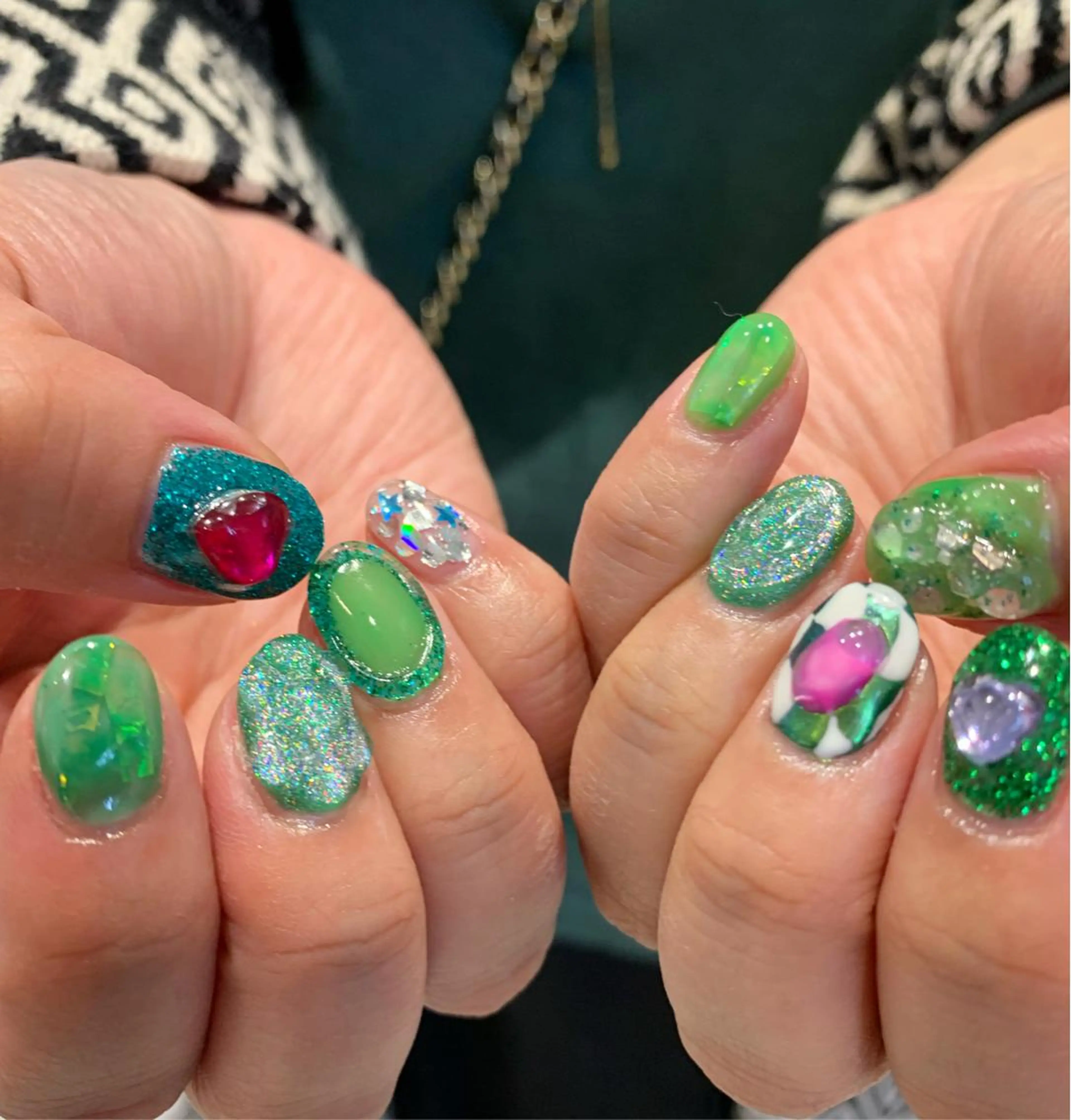 ネイル グリーン ぷっくりネイル ハンドネイル Kureha/ネイル トレンドヘアのヘアスタイル