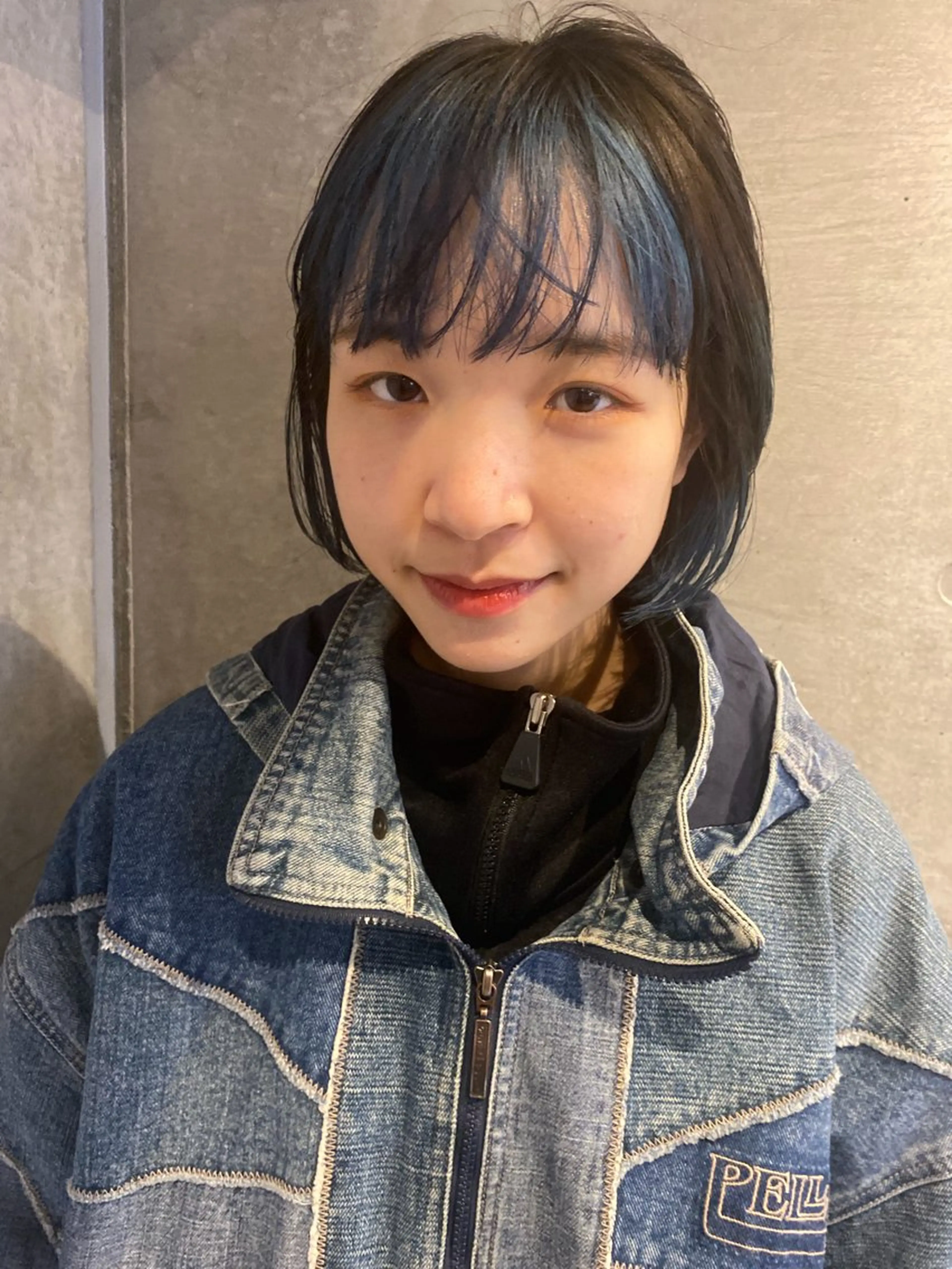 ショート カラー 室谷 侑奈のヘアスタイル