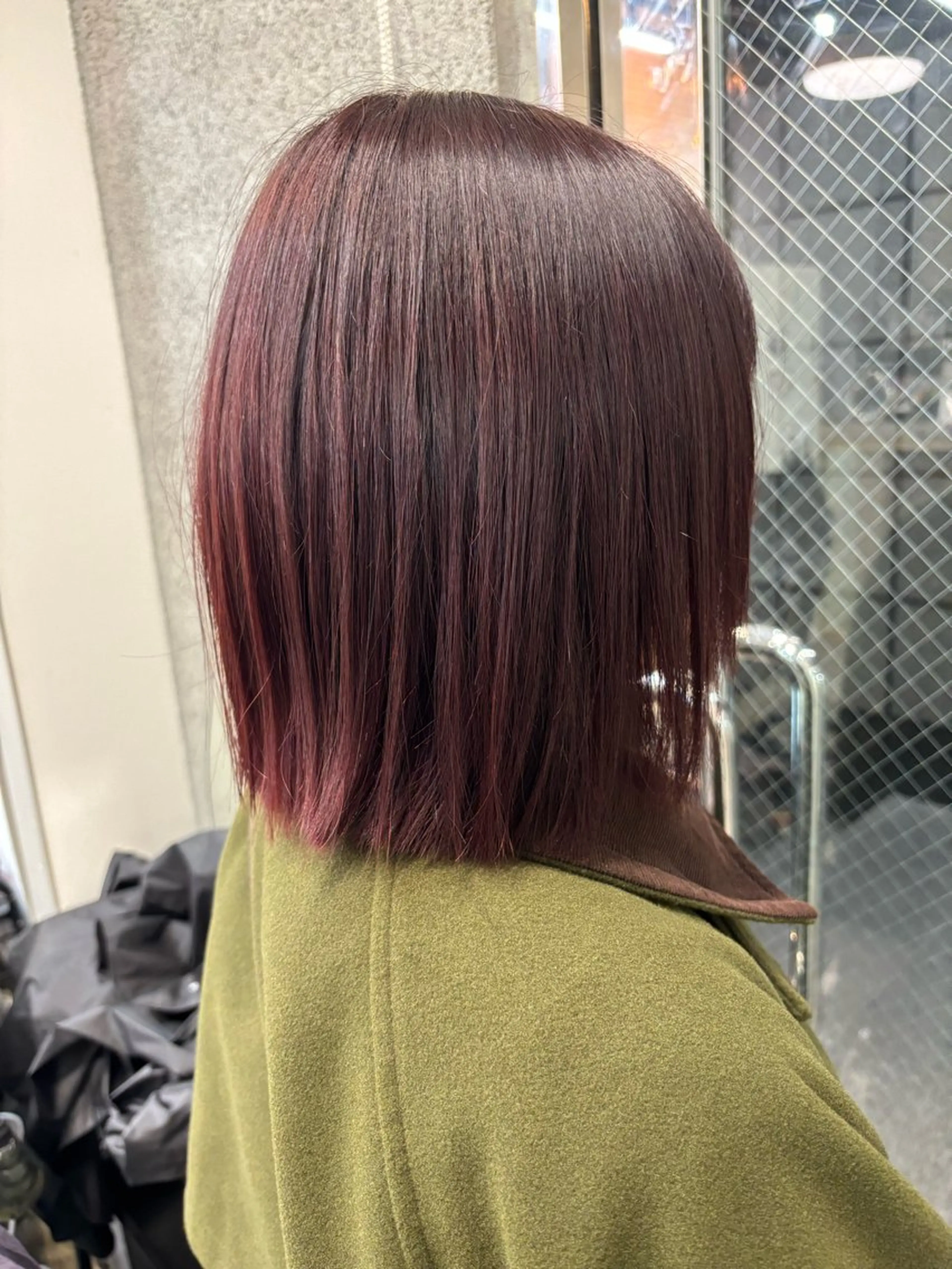 ミディアム カラー ブリーチ ブリーチなしカラー 渡 汐音のヘアスタイル