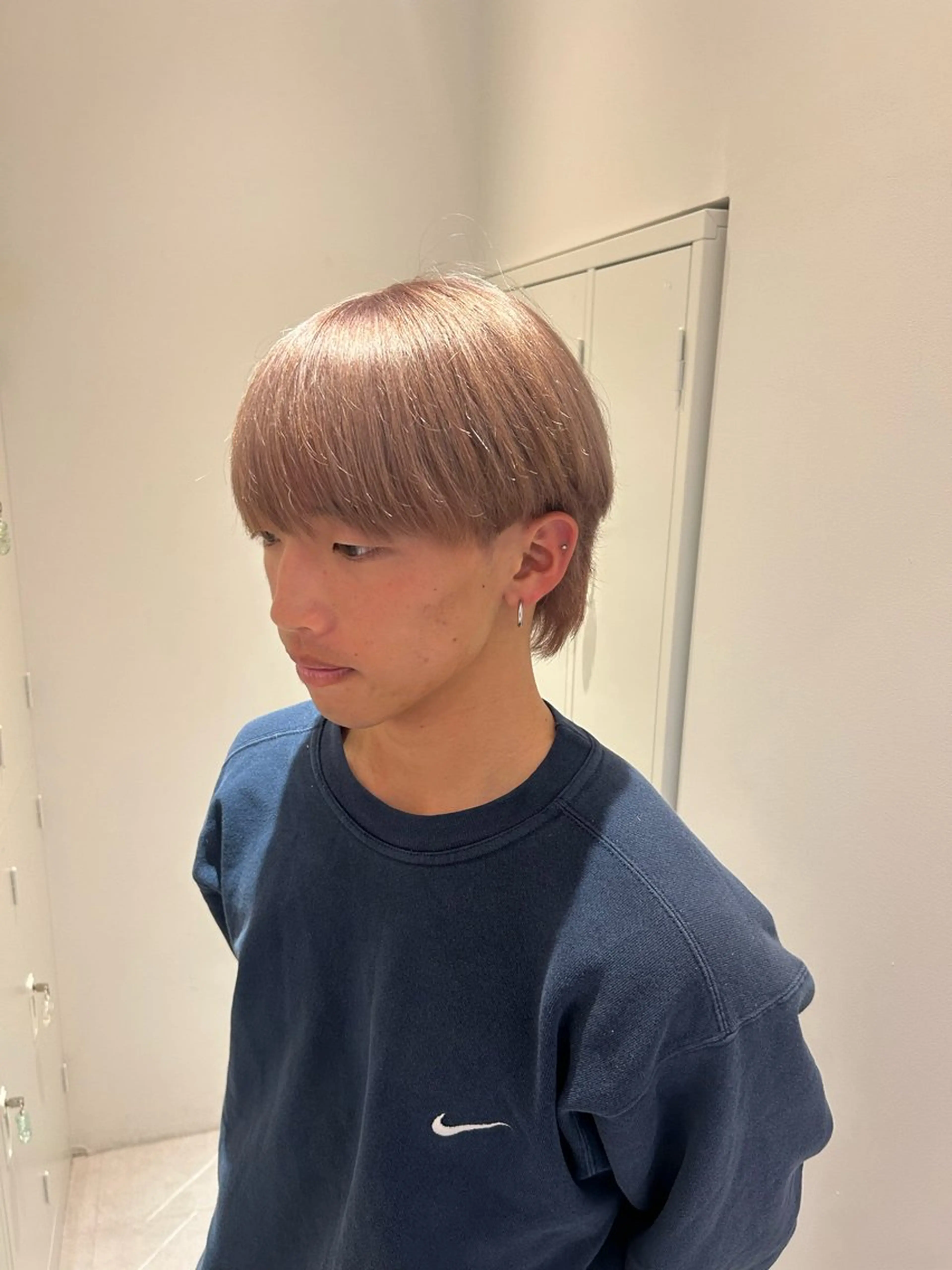 カラー メンズ ベージュカラー ミルクティーベージュ カット ヘアカラー トリートメント 有働由良／ハイトーン ／韓国メンズヘアのヘアスタイル