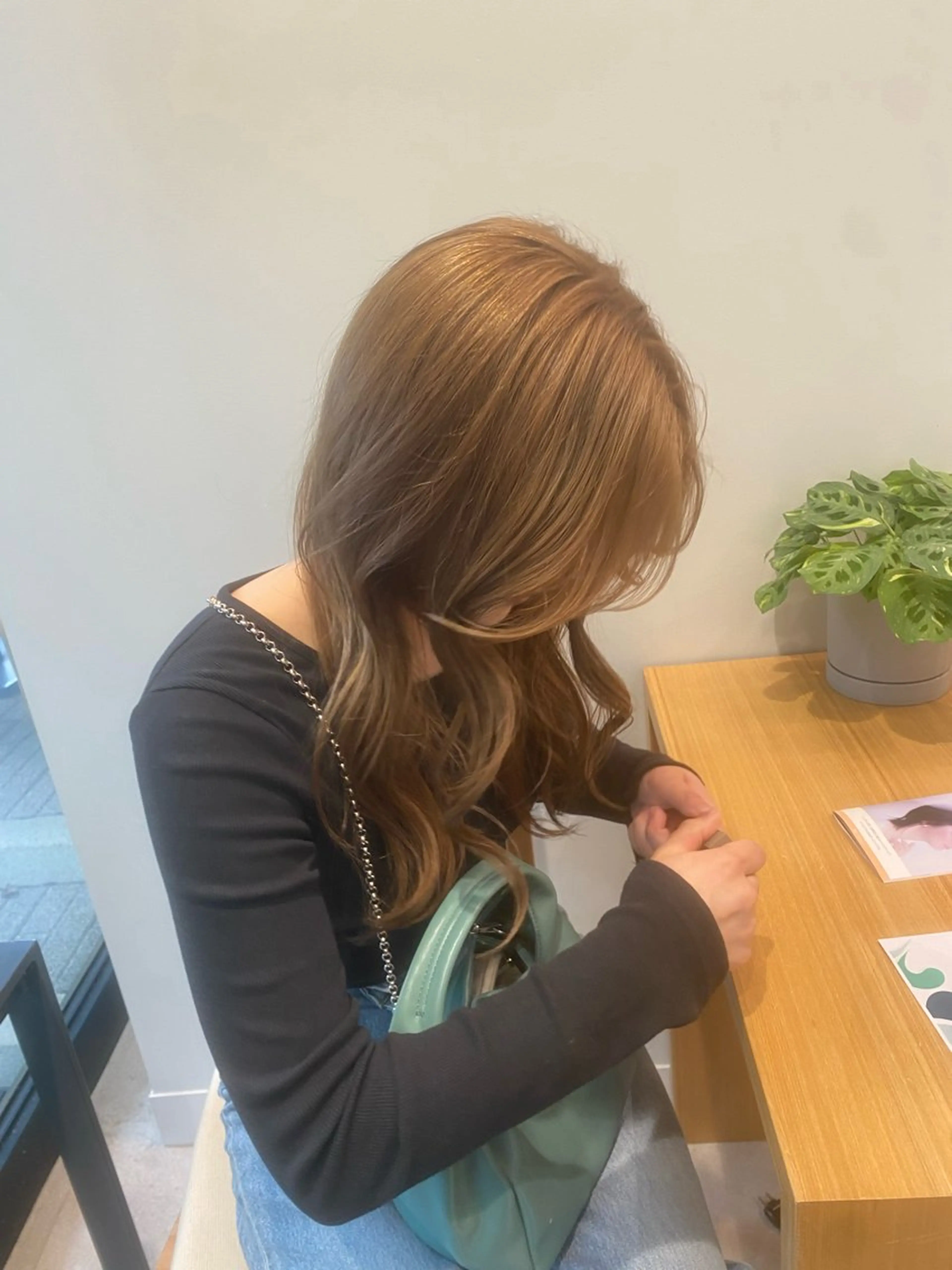 セミロング 加藤 愛実のヘアスタイル