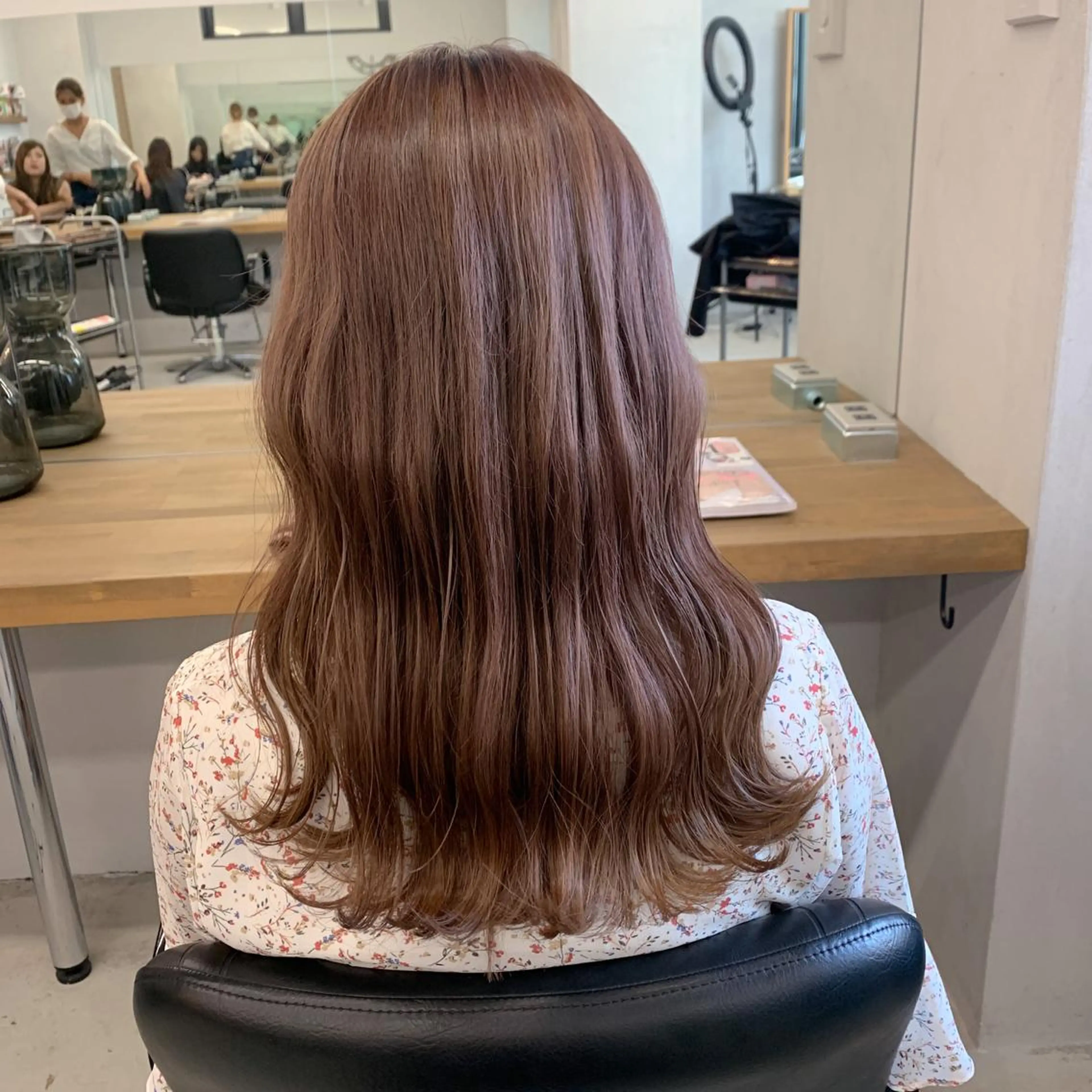 セミロング カラー ベージュカラー ブリーチ 透明感カラー ピンクカラー ピンクベージュ 難波 茜のヘアスタイル