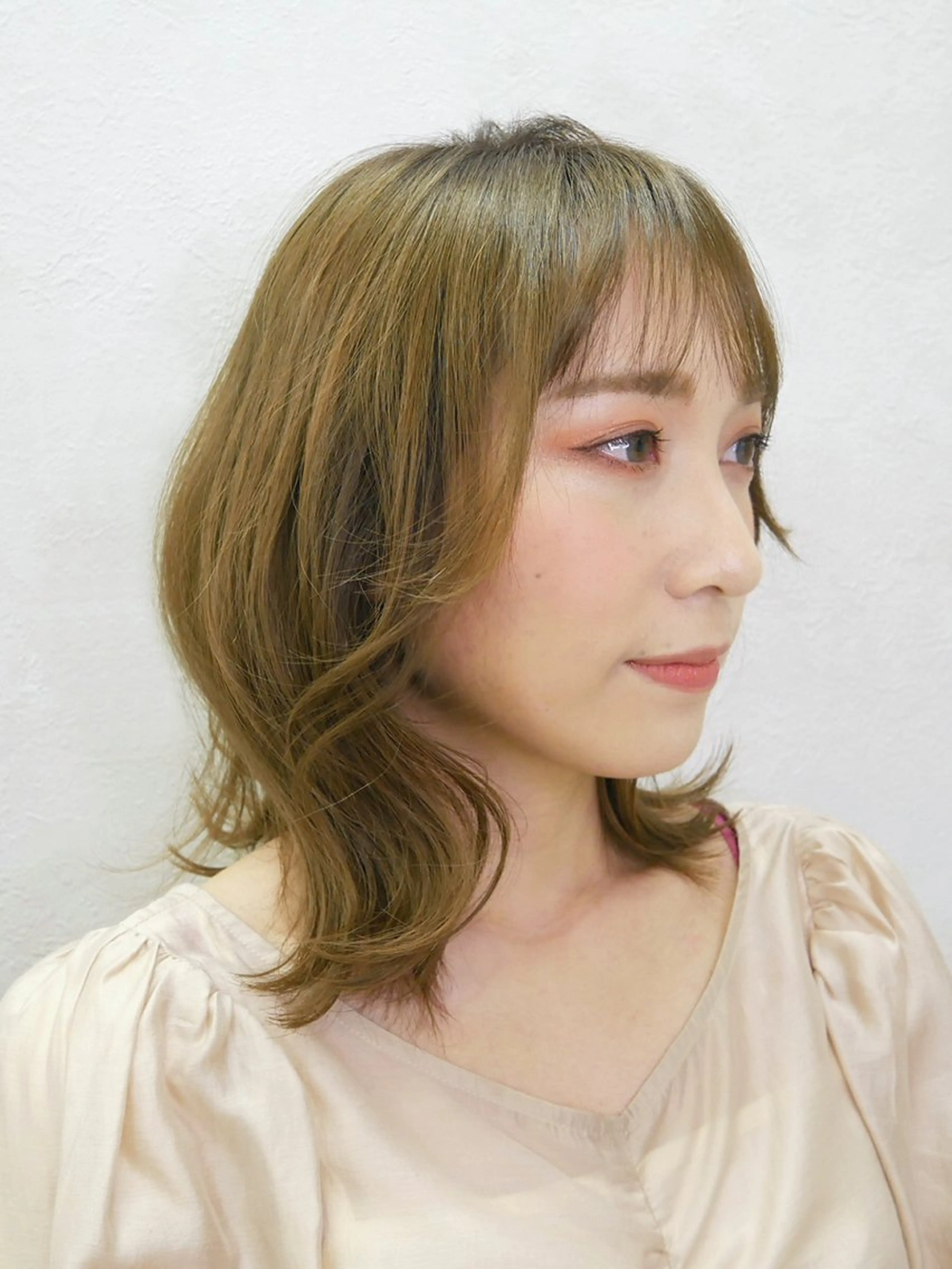 ミディアム カラー ブリーチ 透明感カラー ダブルカラー ブリーチなしカラー 顔まわりレイヤー 大人レイヤー& 透明感カラー💄のヘアスタイル