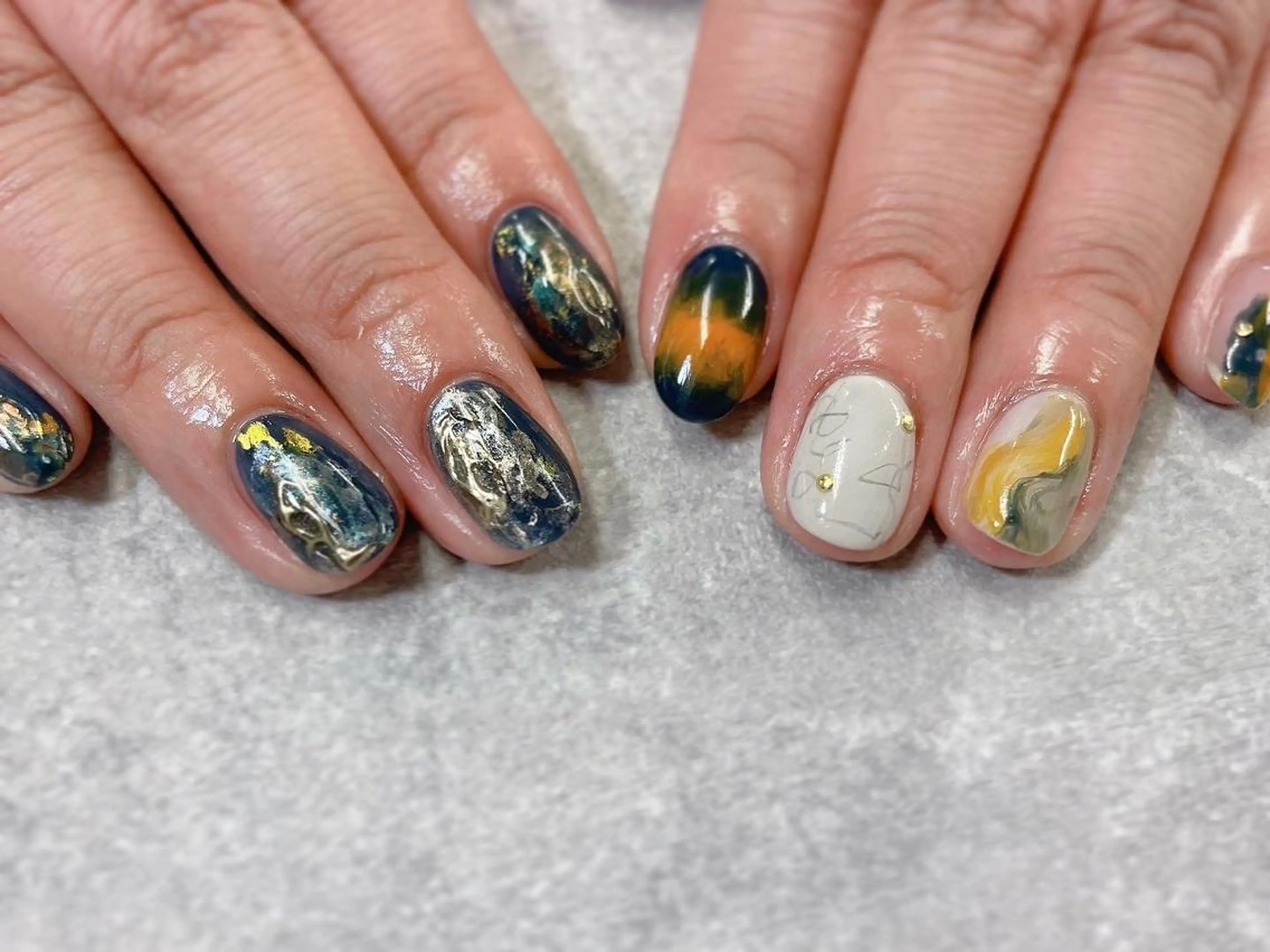 ネイル ボーダー ミラーネイル ニュアンスネイル ハンドネイル foglia❁﻿. ⌇﻿imamuraのネイルデザイン