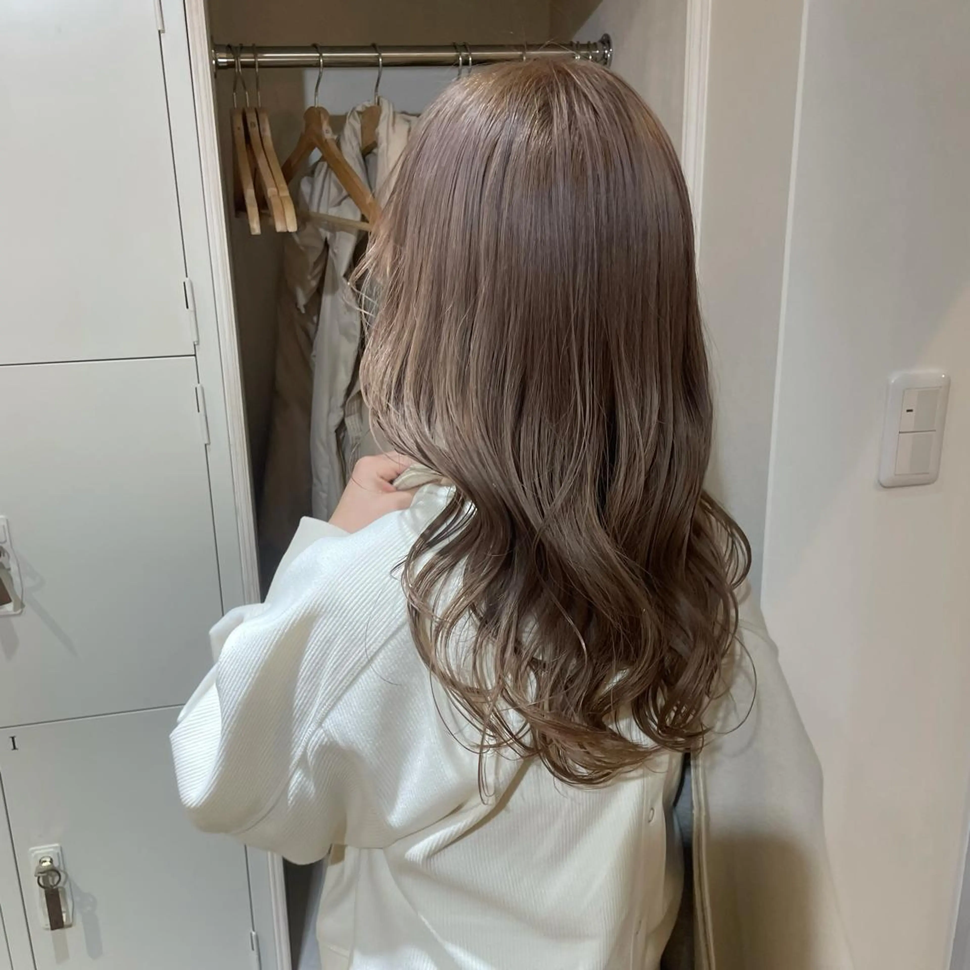 ロング カラー ベージュカラー ブリーチ yohaku misakiのヘアスタイル