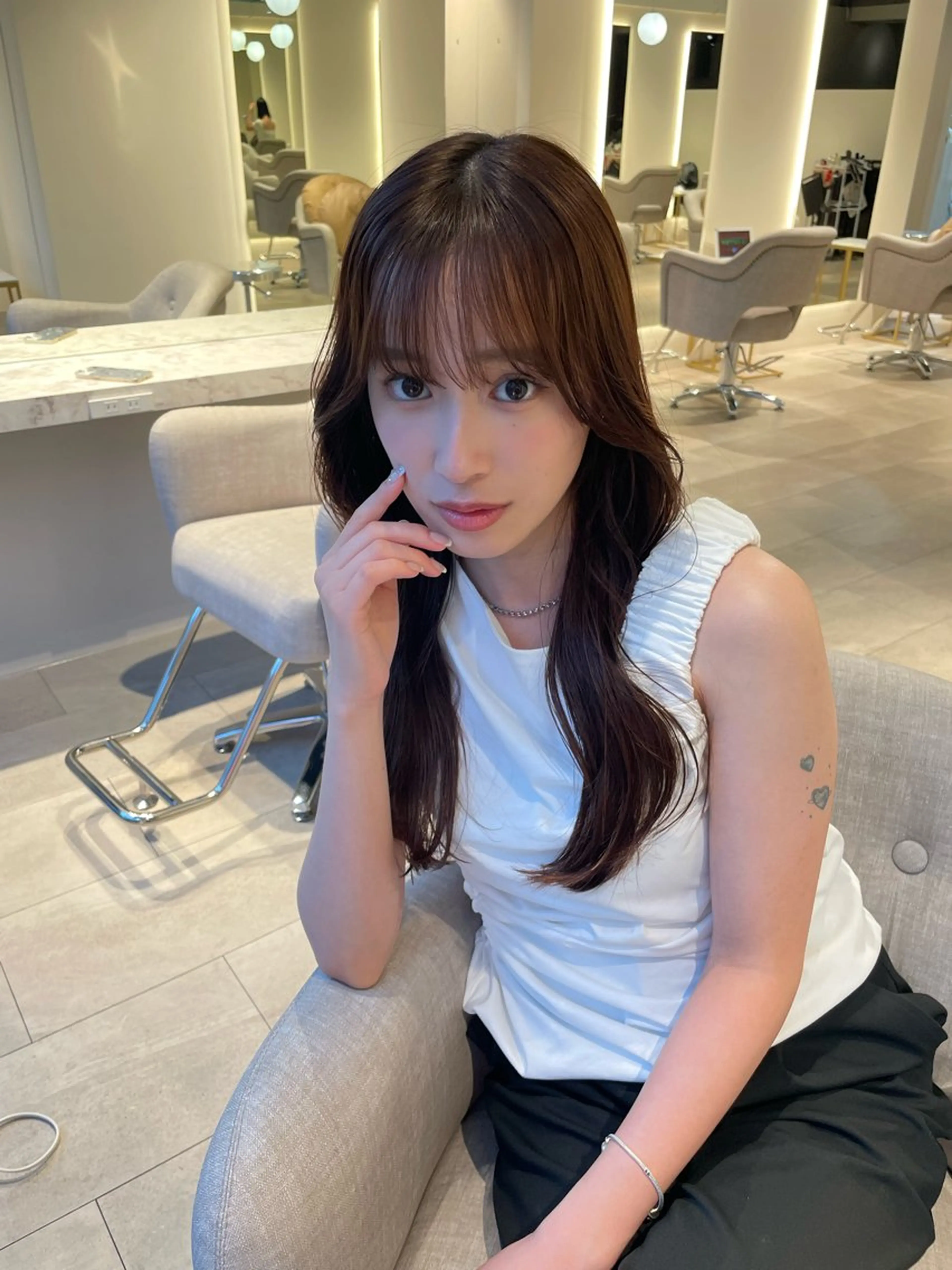 ロング 根本 彩永のヘアスタイル