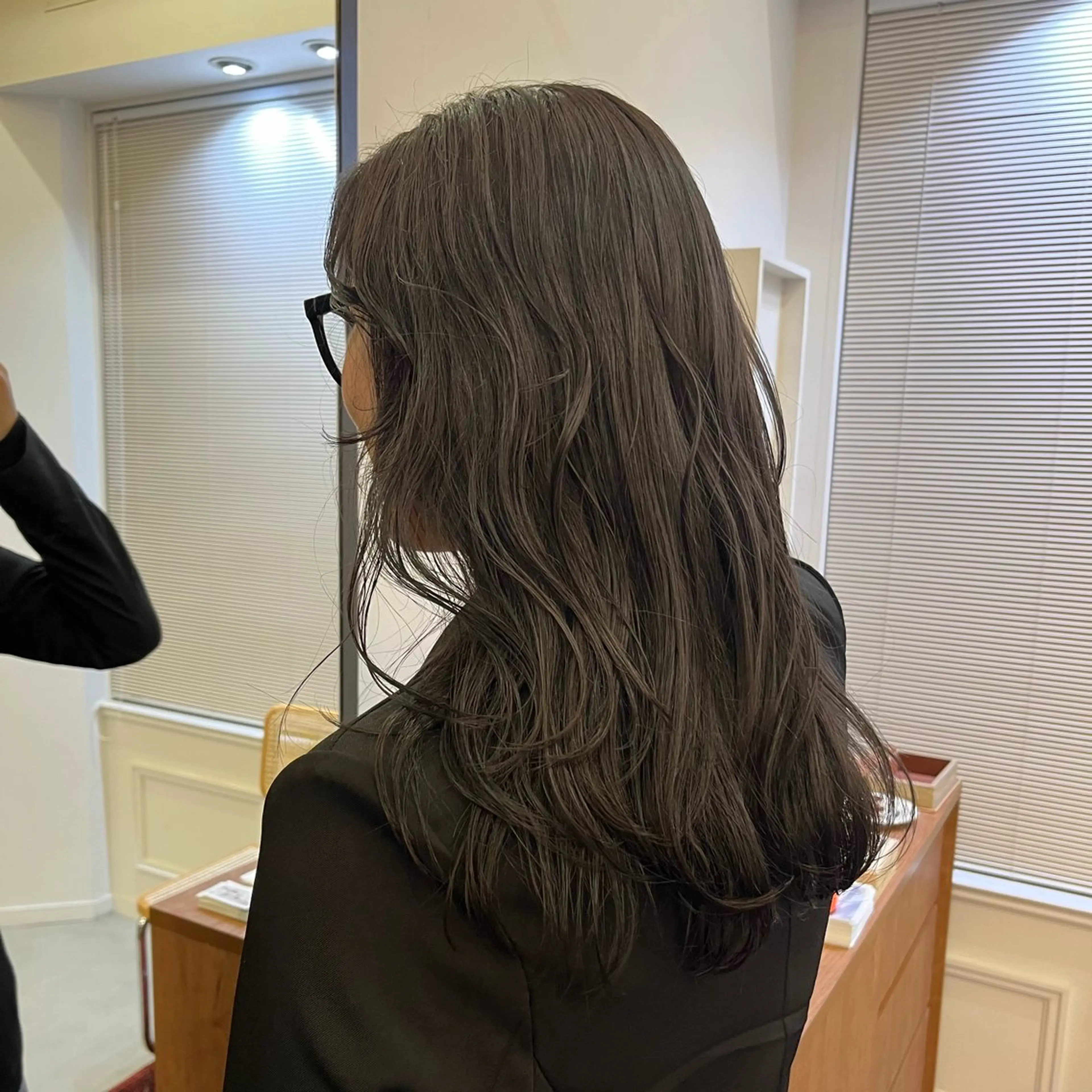 カラー 吉田 明日奏のヘアスタイル