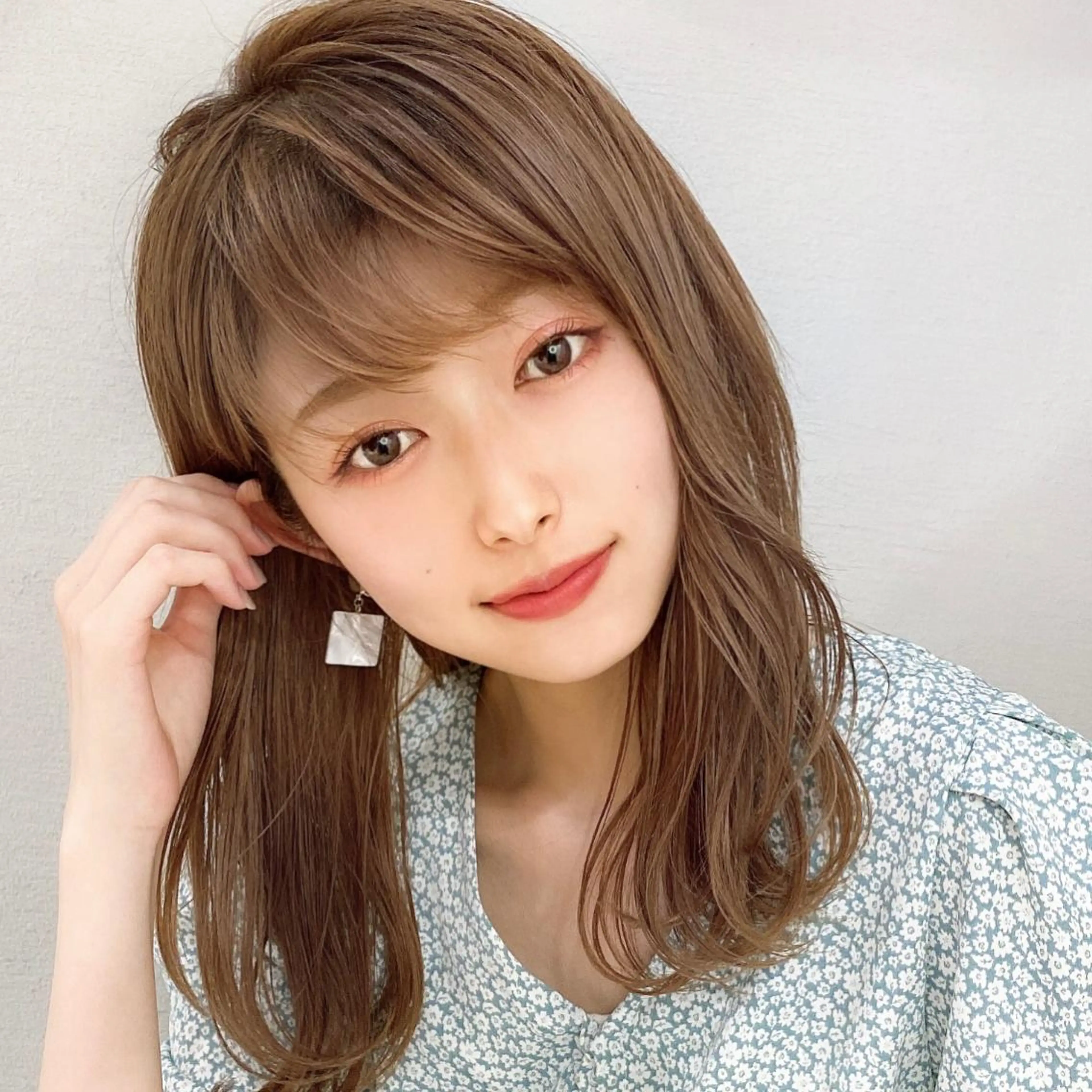セミロング カラー セミロングパーマ ブリーチ 透明感カラー グレージュ イルミナカラー カット ヘアカラー トリートメント 髪質改善/ レイヤーカット金井翔のヘアスタイル