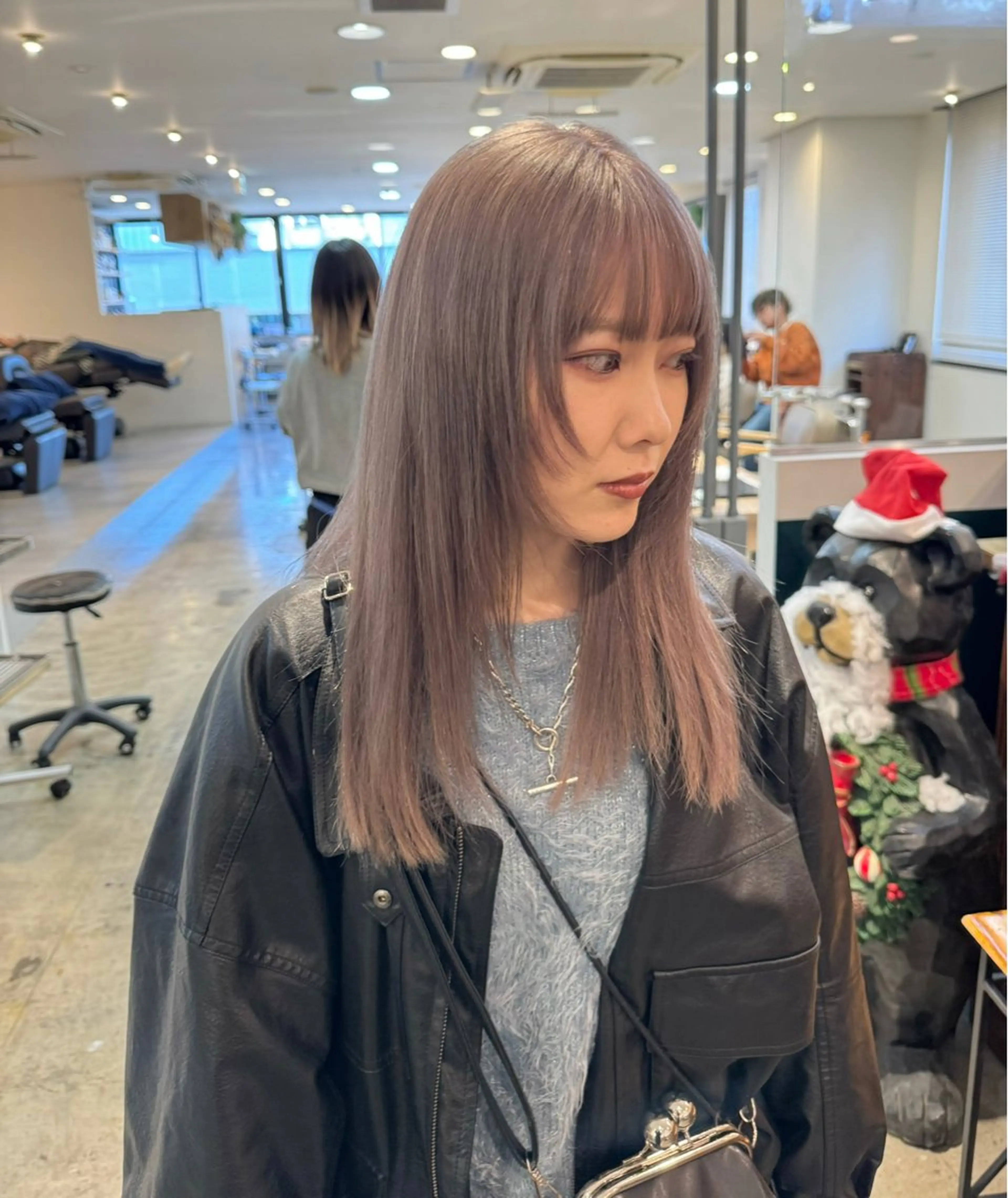 セミロング カラー ブリーチ グレージュ 顔まわりレイヤー レイヤーカット ヘアカラー 聖斗 /ハイトーン/パーマのヘアスタイル