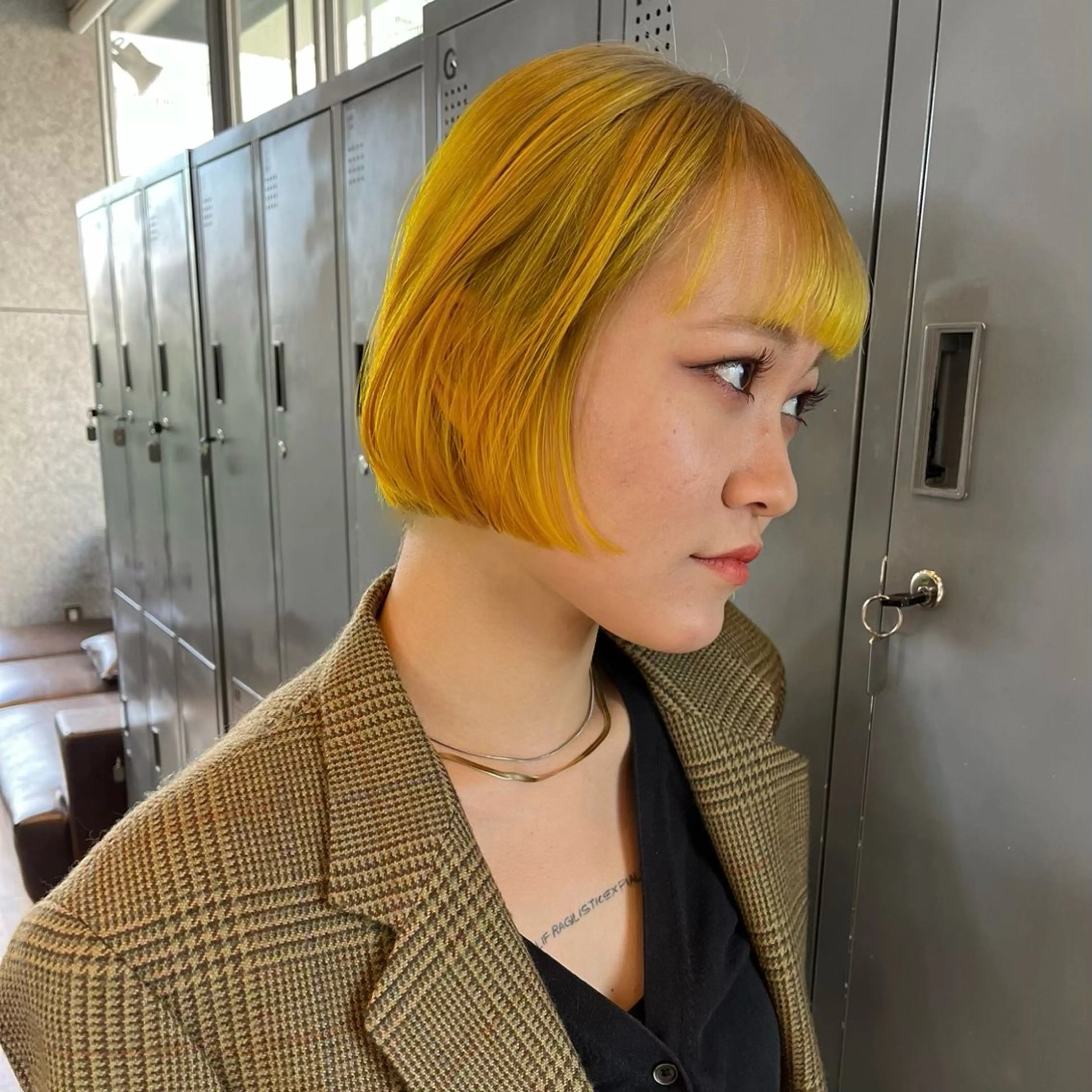 ショート カラー ヘアアレンジ ベージュカラー ミルクティーベージュ ボブハイトーン🦖 デザインMAMIのヘアスタイル