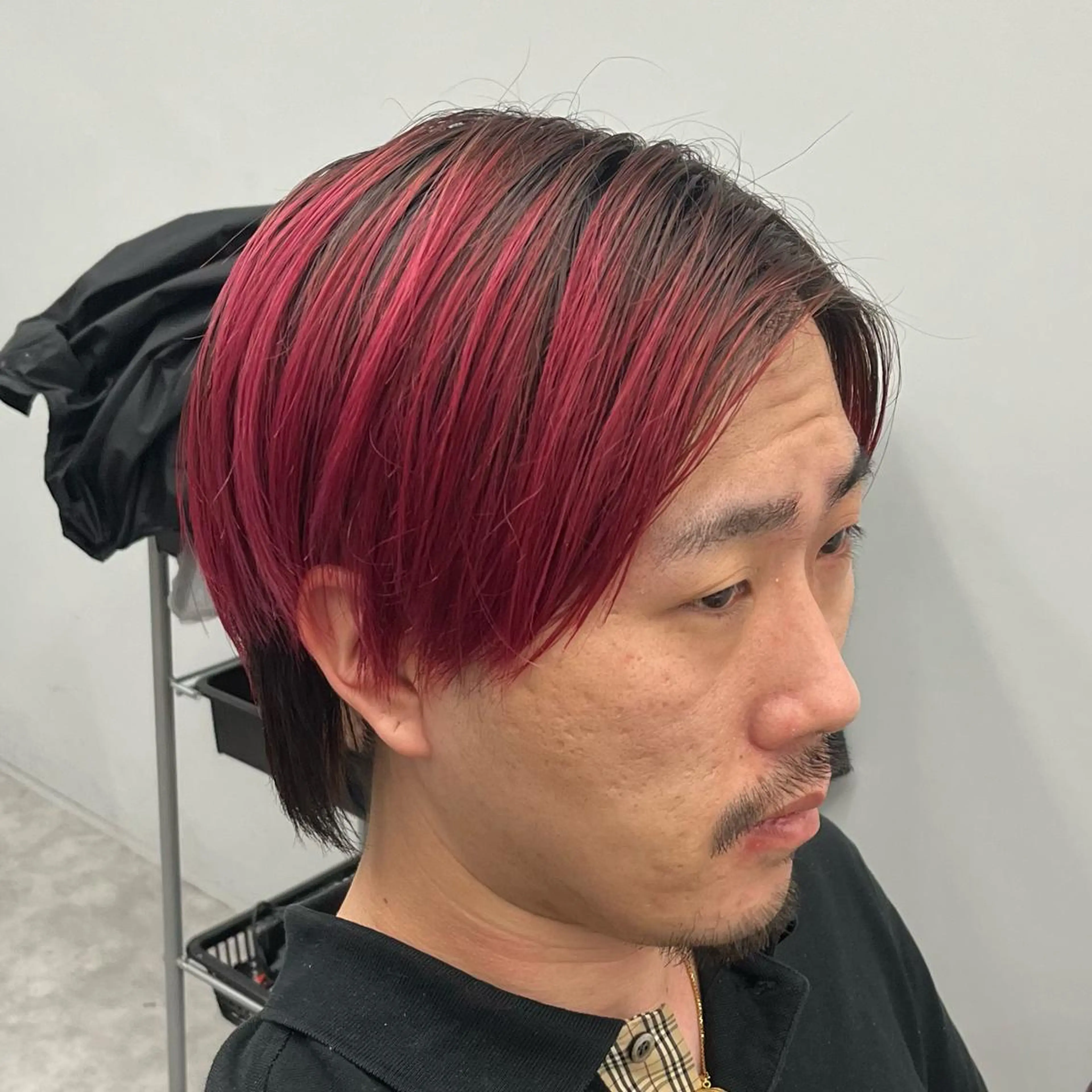 ミディアム カラー メンズ レッドカラー バイオレットカラー カット ヘアカラー トリートメント Men's hair salon　FIRST所属・釜谷 健二郎のヘアスタイル