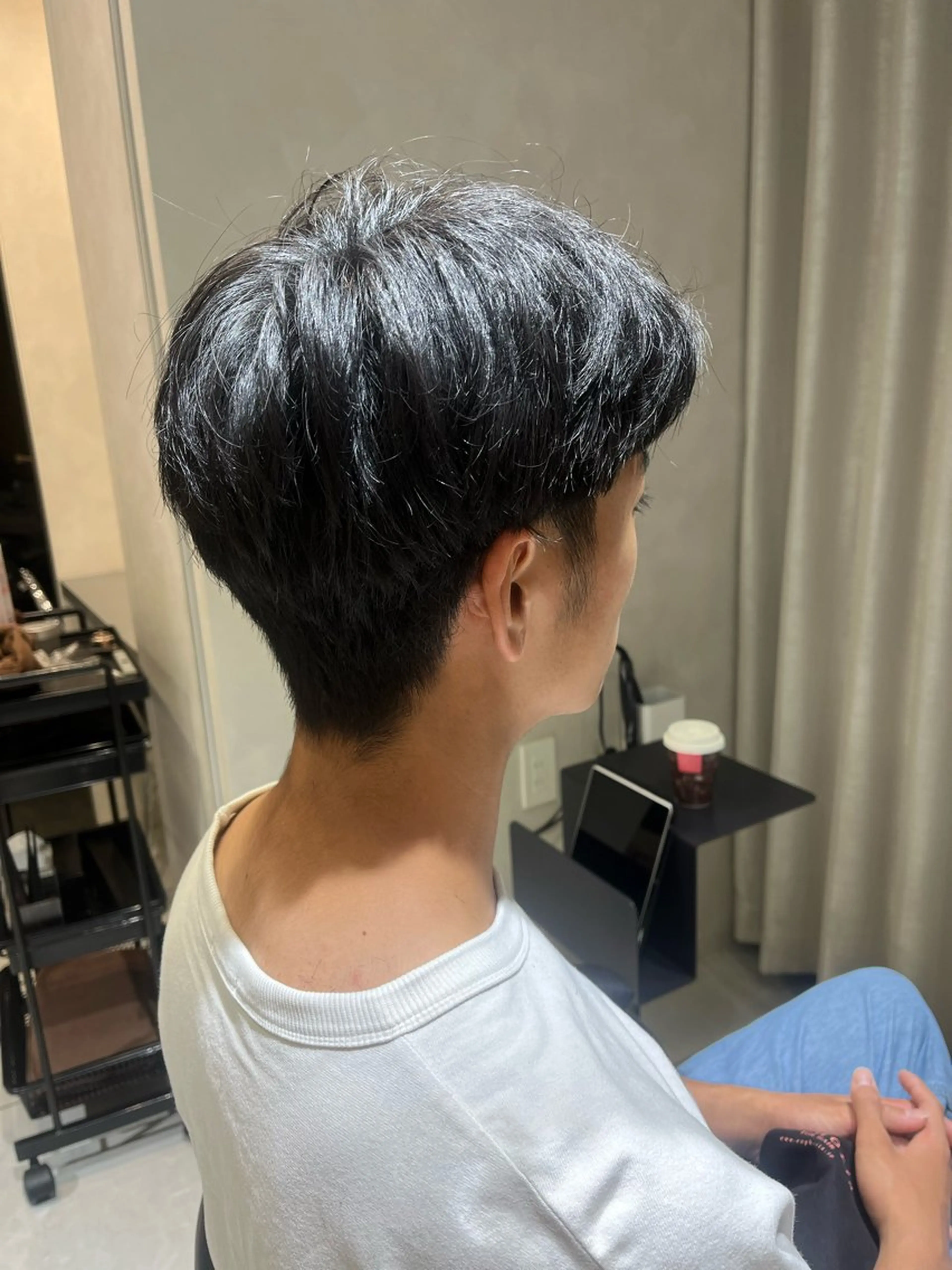 メンズ 韓国メンズ特化 ダウン・毛流れパーマのヘアスタイル